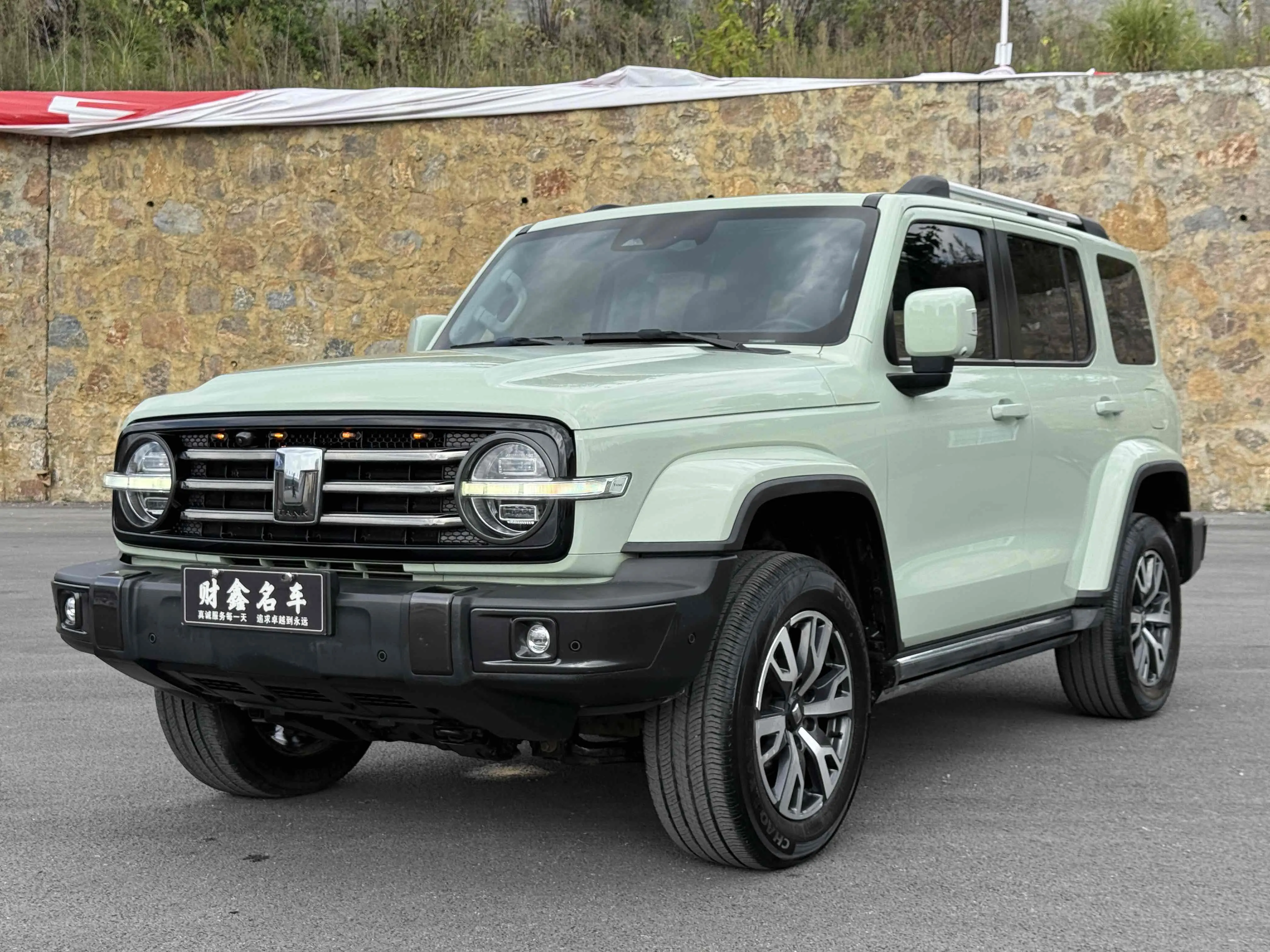 Tank 300  из Китая