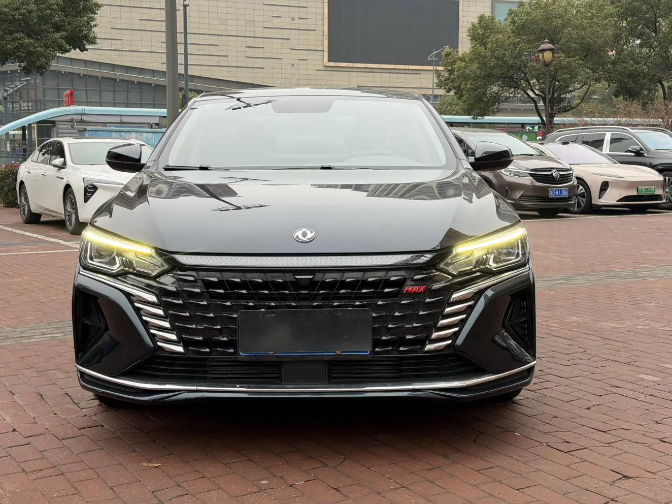 Dongfeng Yixuan  из Китая