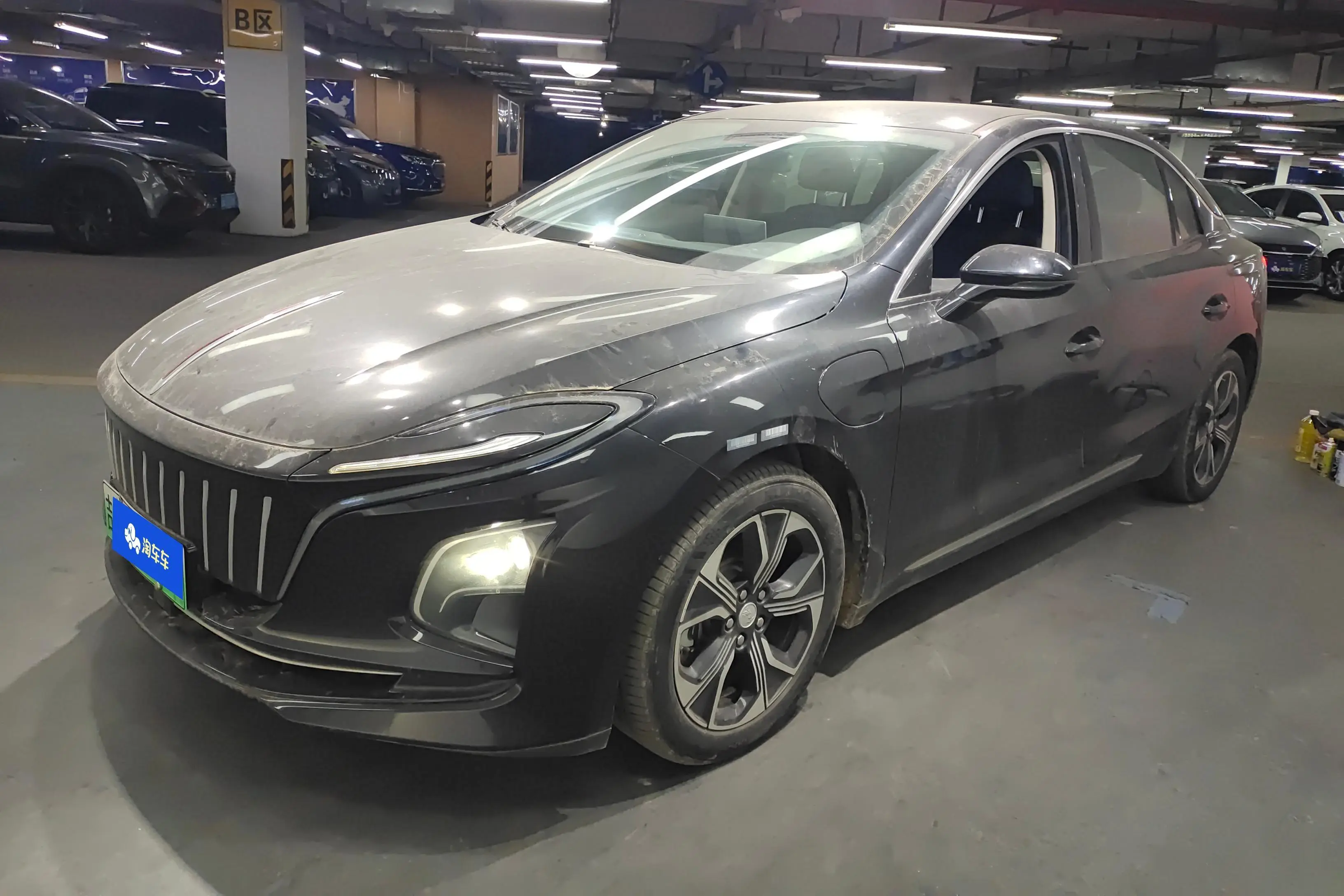 Hongqi E-QM5  из Китая