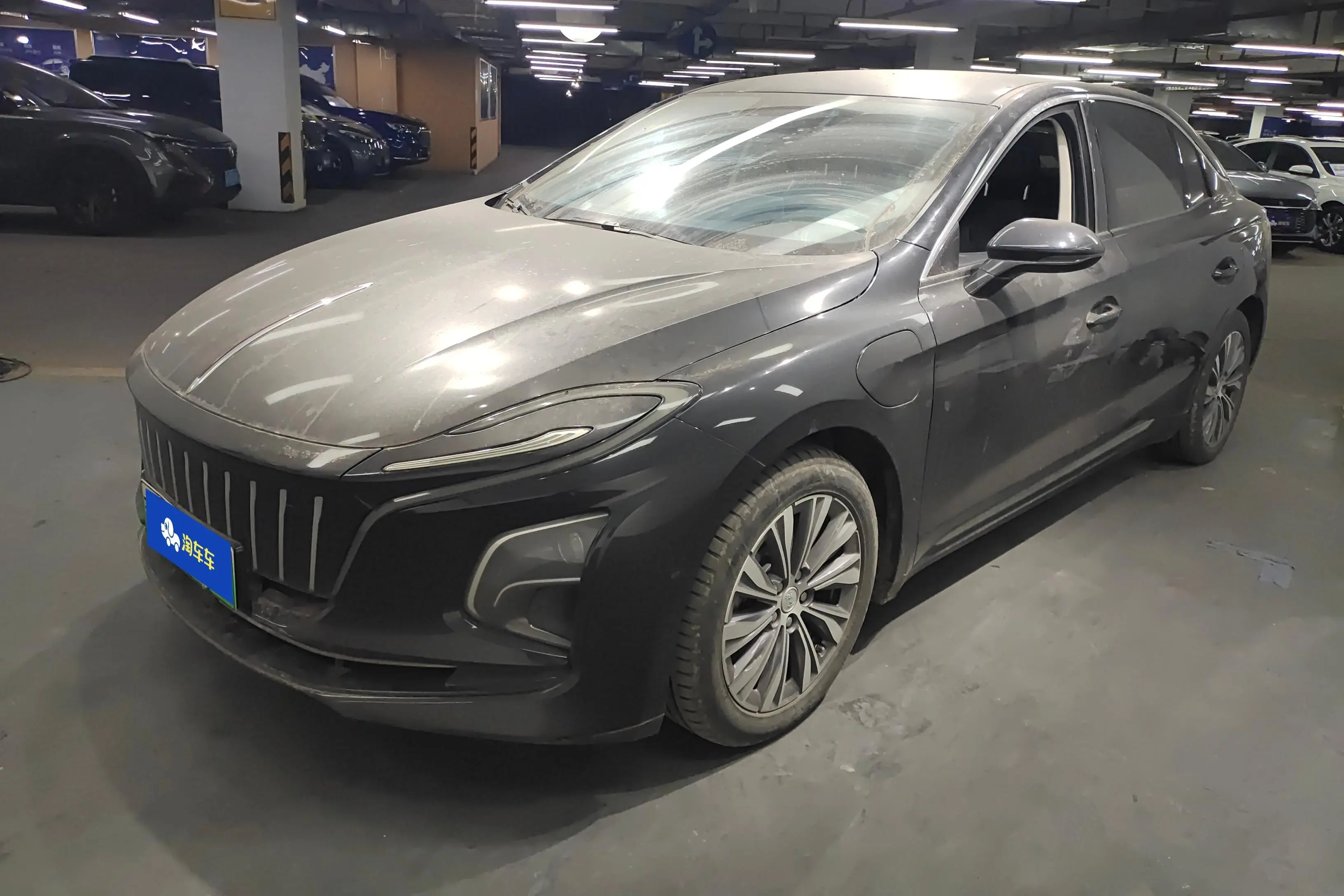 Hongqi E-QM5  из Китая