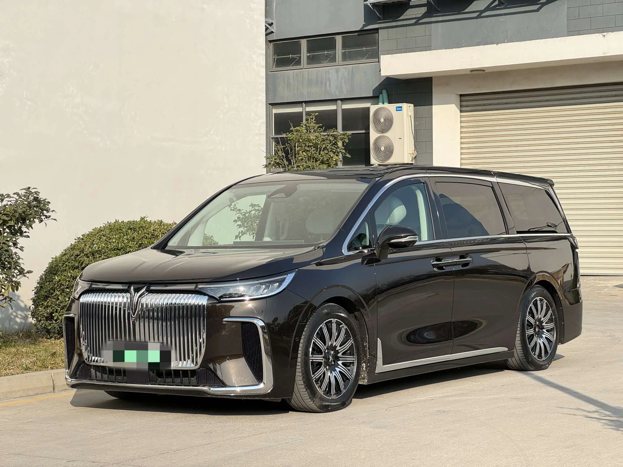 Voyah Lantu Dreamer EV  из Китая