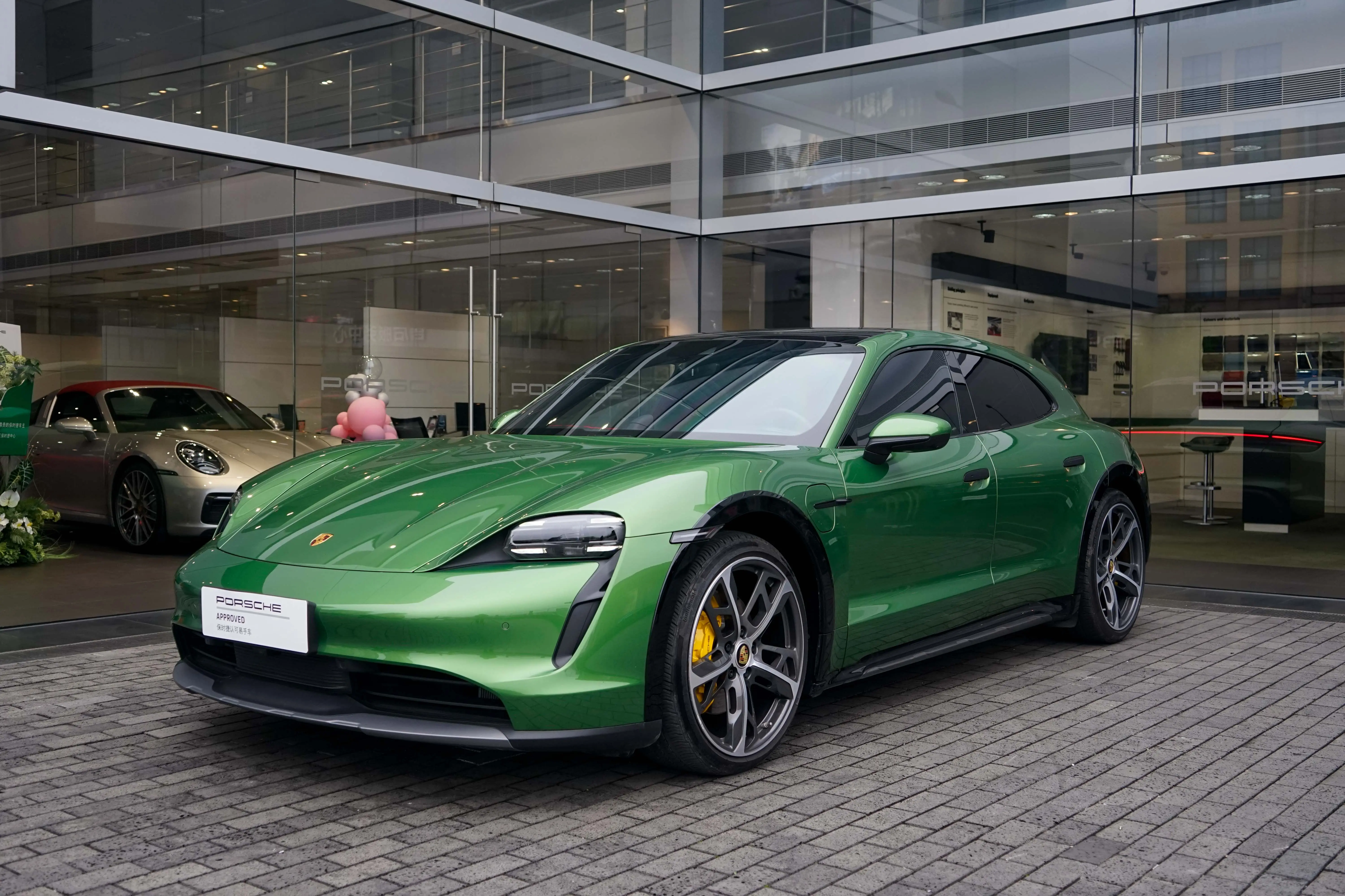 Porsche Taycan  из Китая