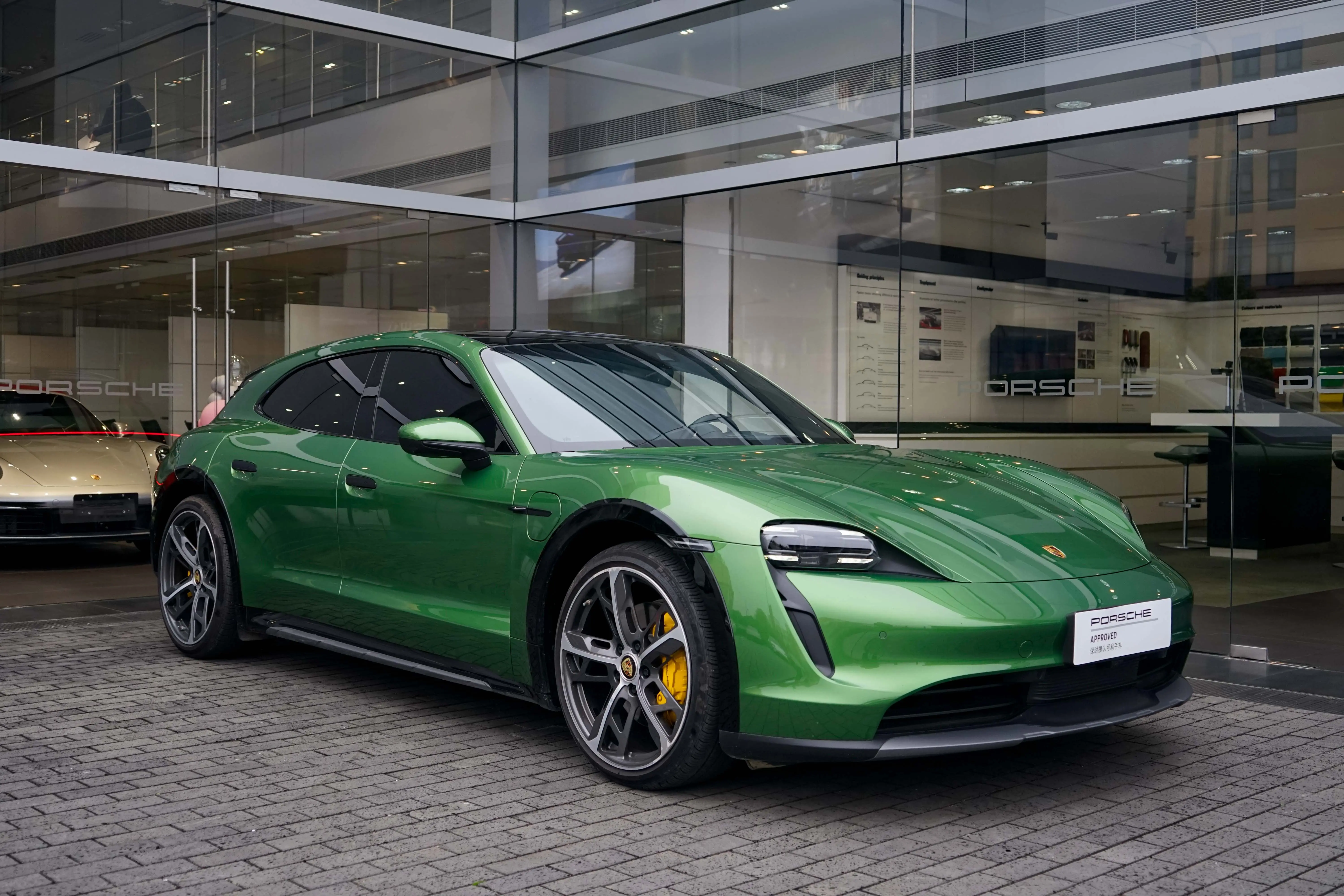 Porsche Taycan  из Китая