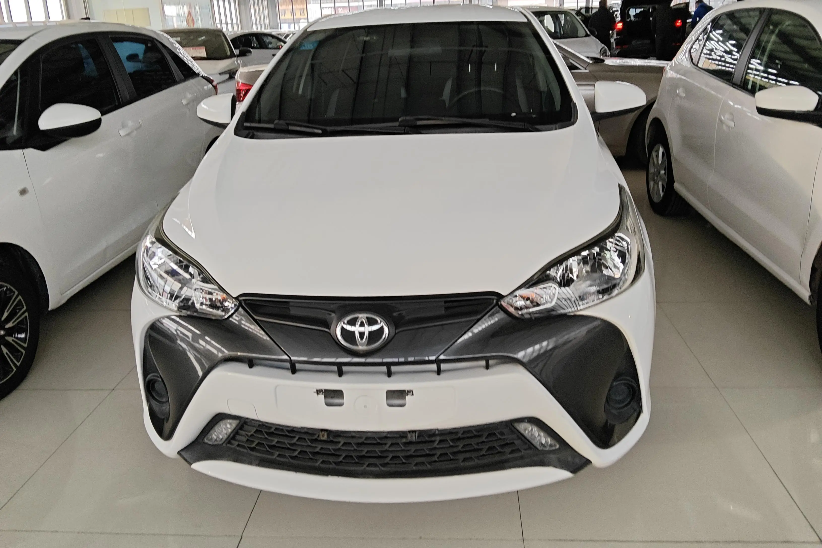 Toyota Yaris L  из Китая