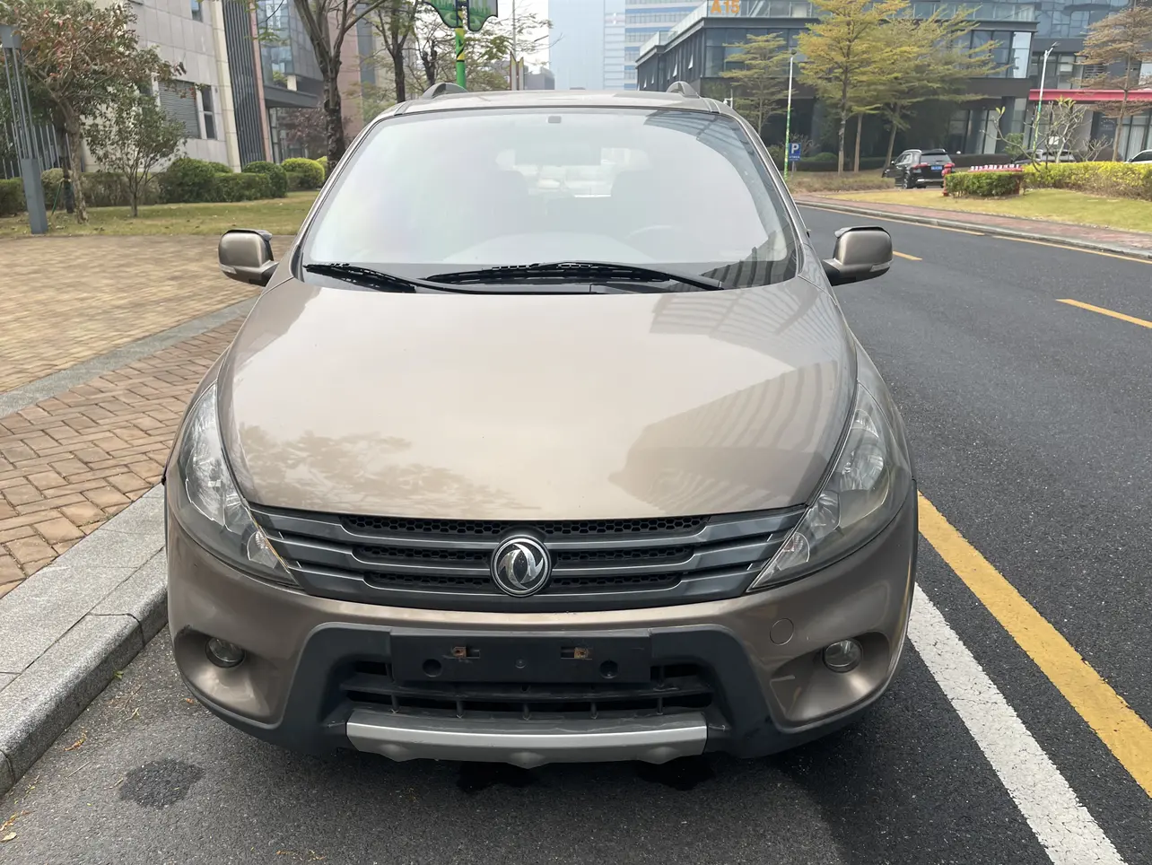 Forthing Jingyi  из Китая