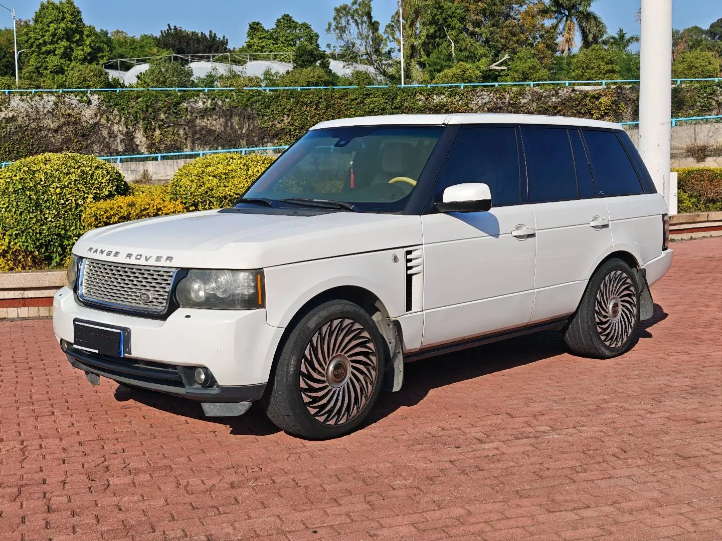 Land Rover Range rover  из Китая