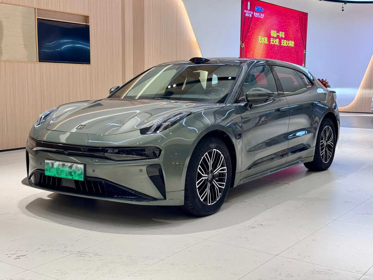 ZEEKR 001  из Китая
