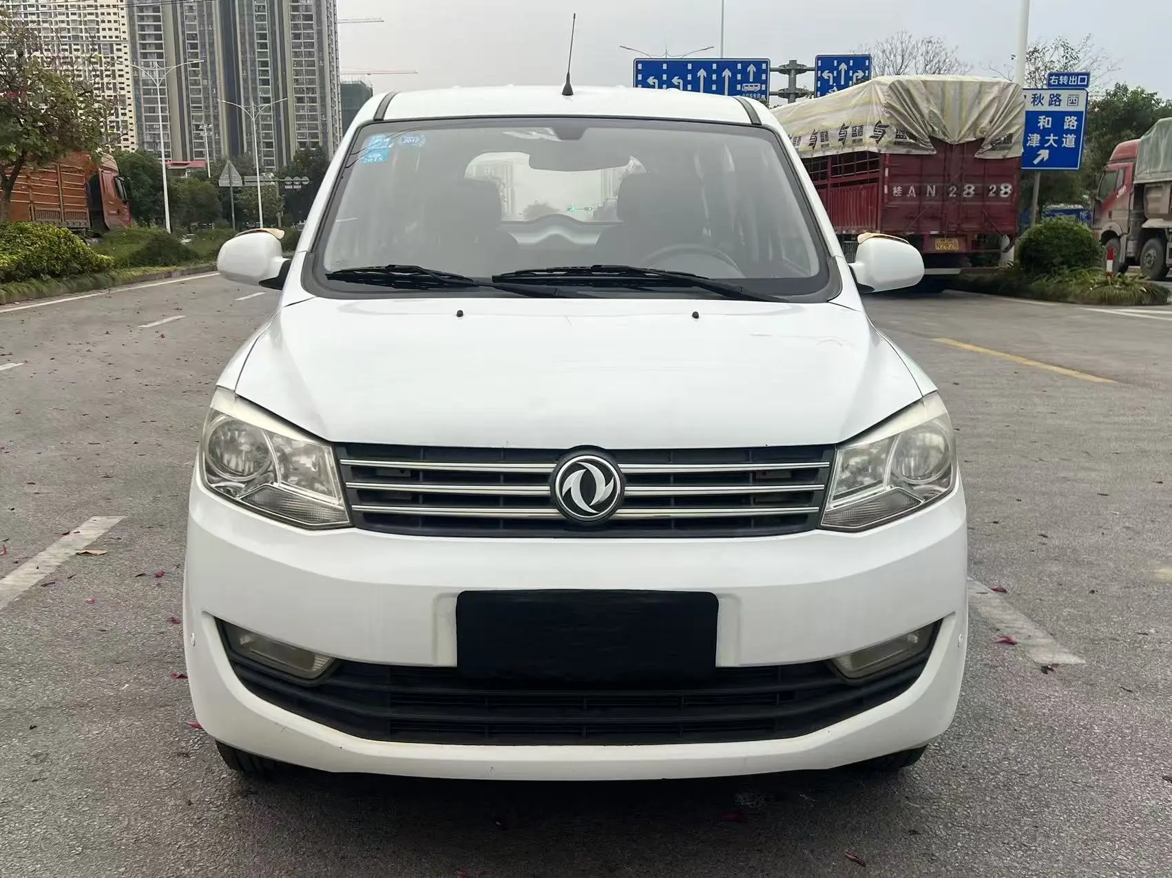 Dongfeng Fengon 330  из Китая