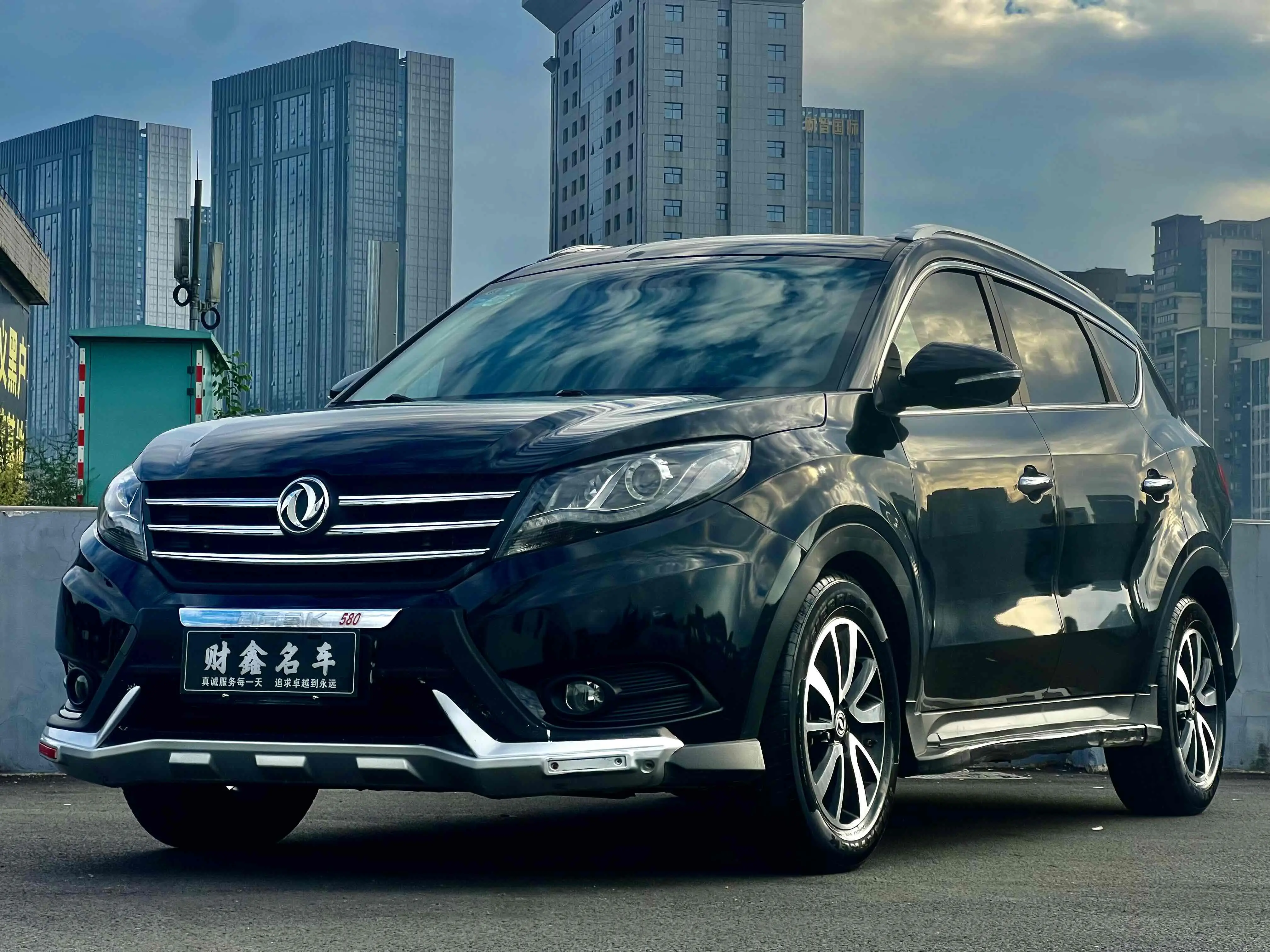 Dongfeng Fengon 580  из Китая