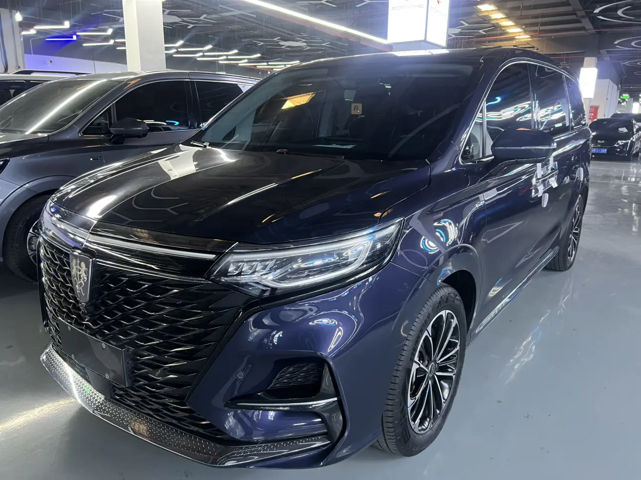 Roewe iMAX8  из Китая