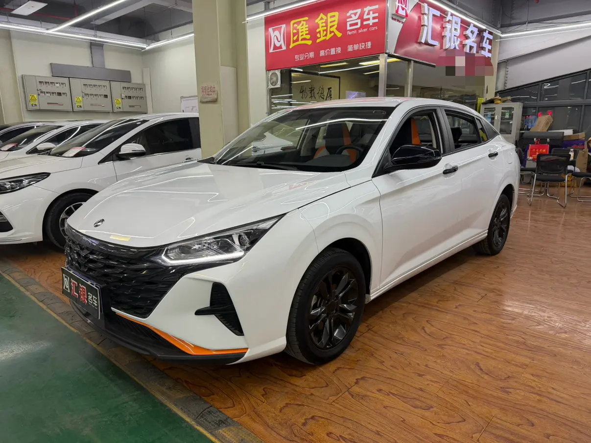 Dongfeng Yixuan  из Китая