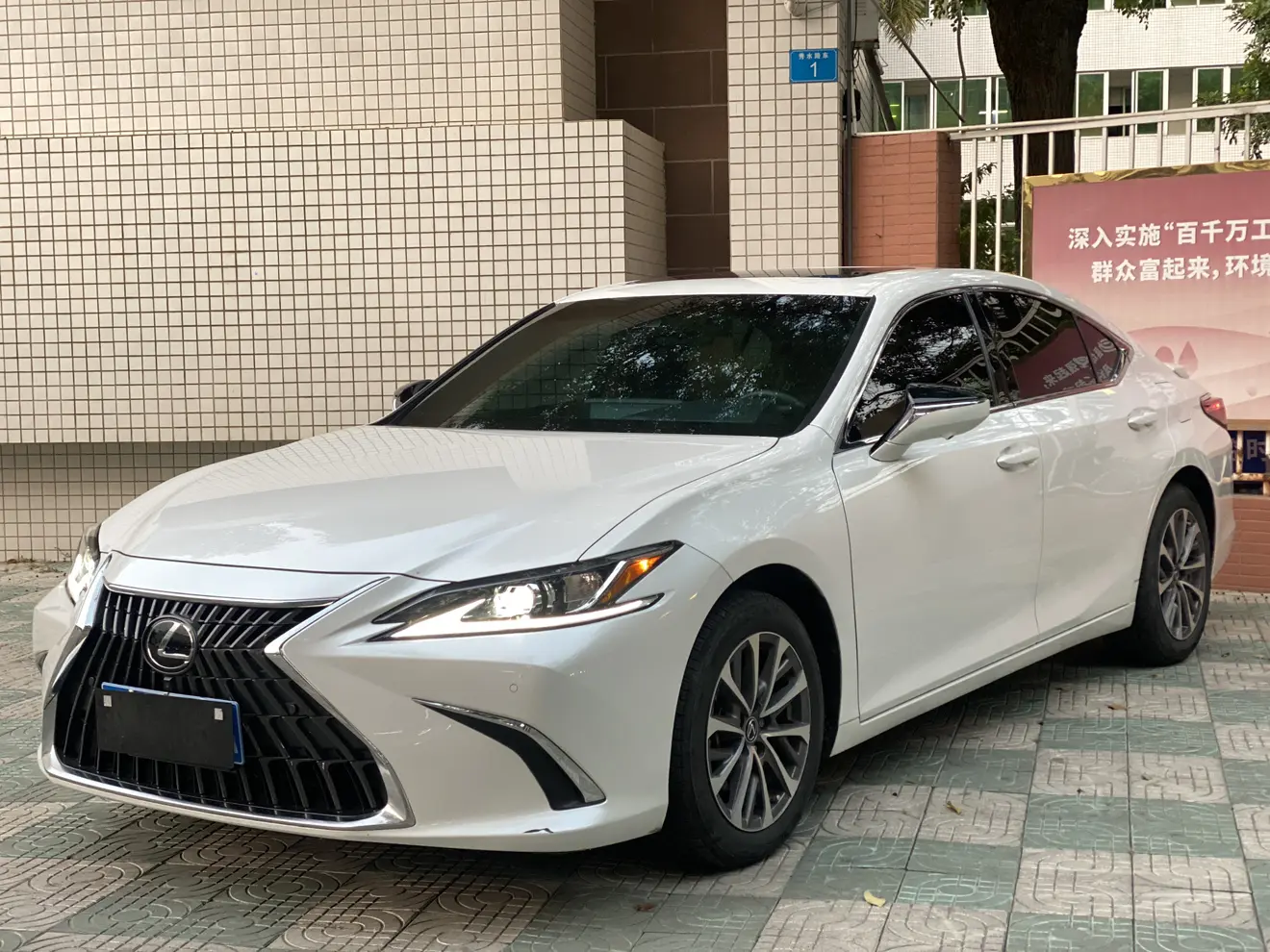 Lexus ES