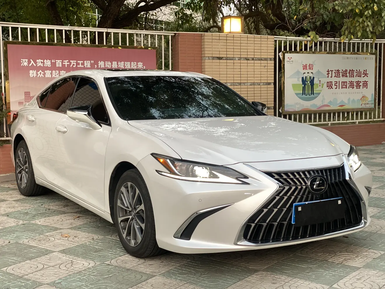 Lexus ES