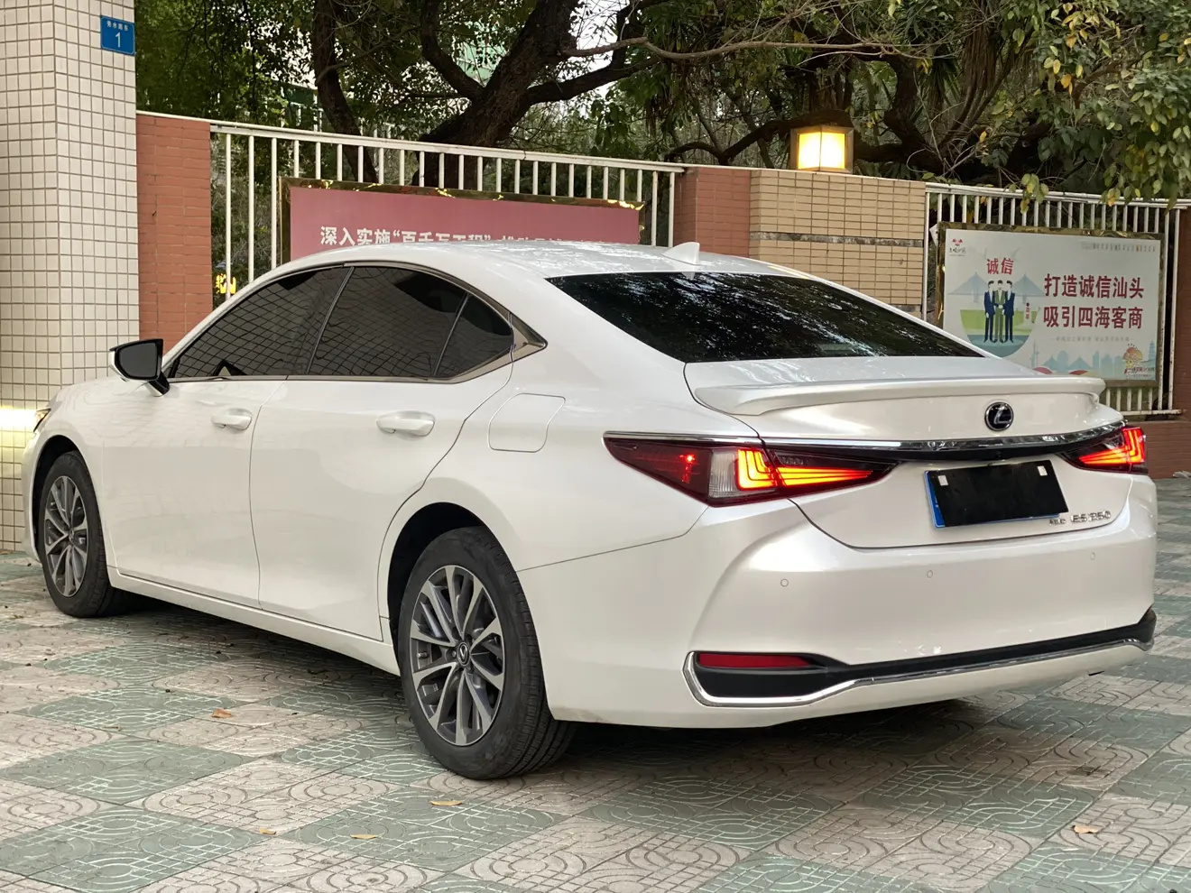 Lexus ES