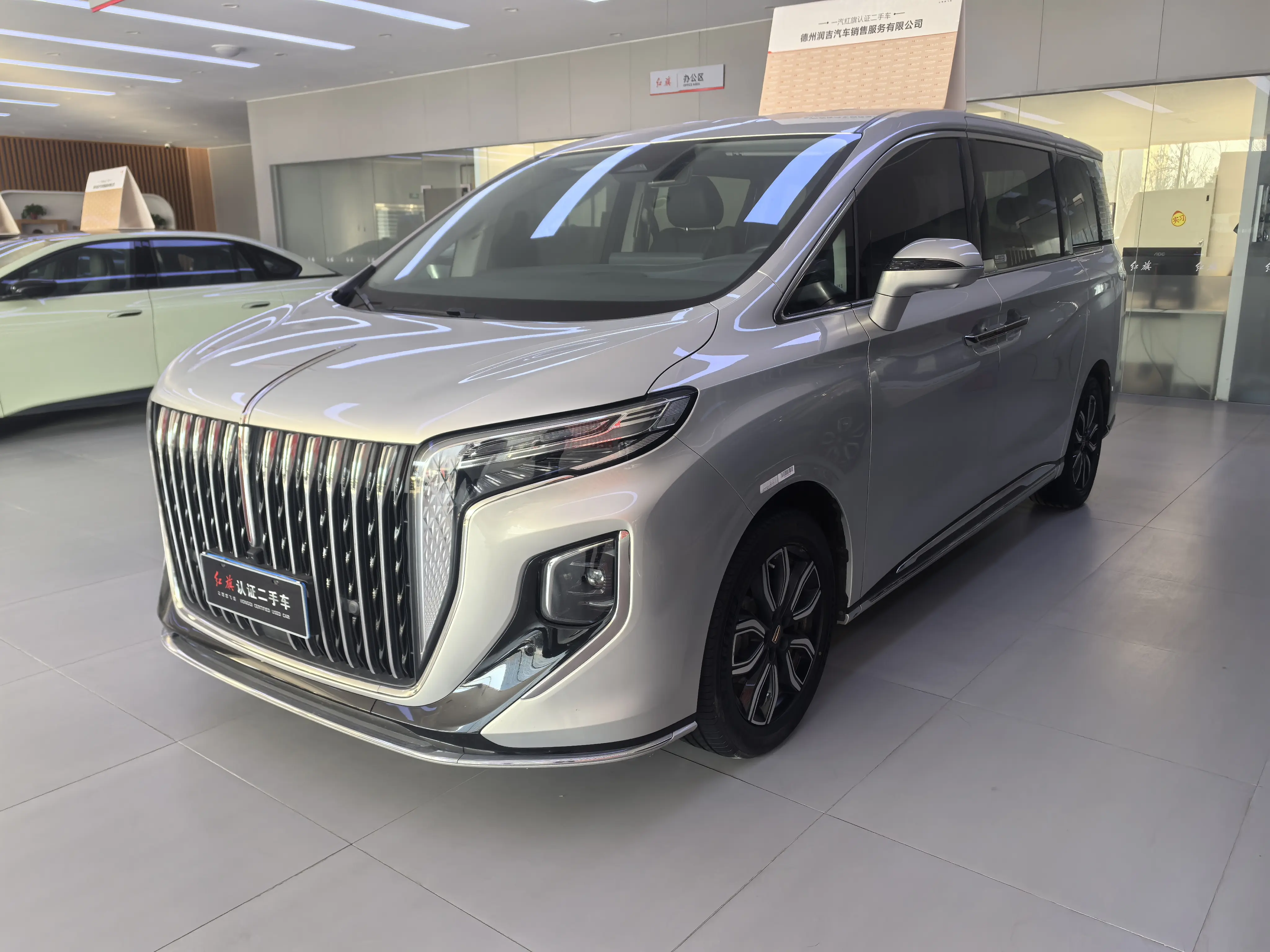 Hongqi HQ9  из Китая