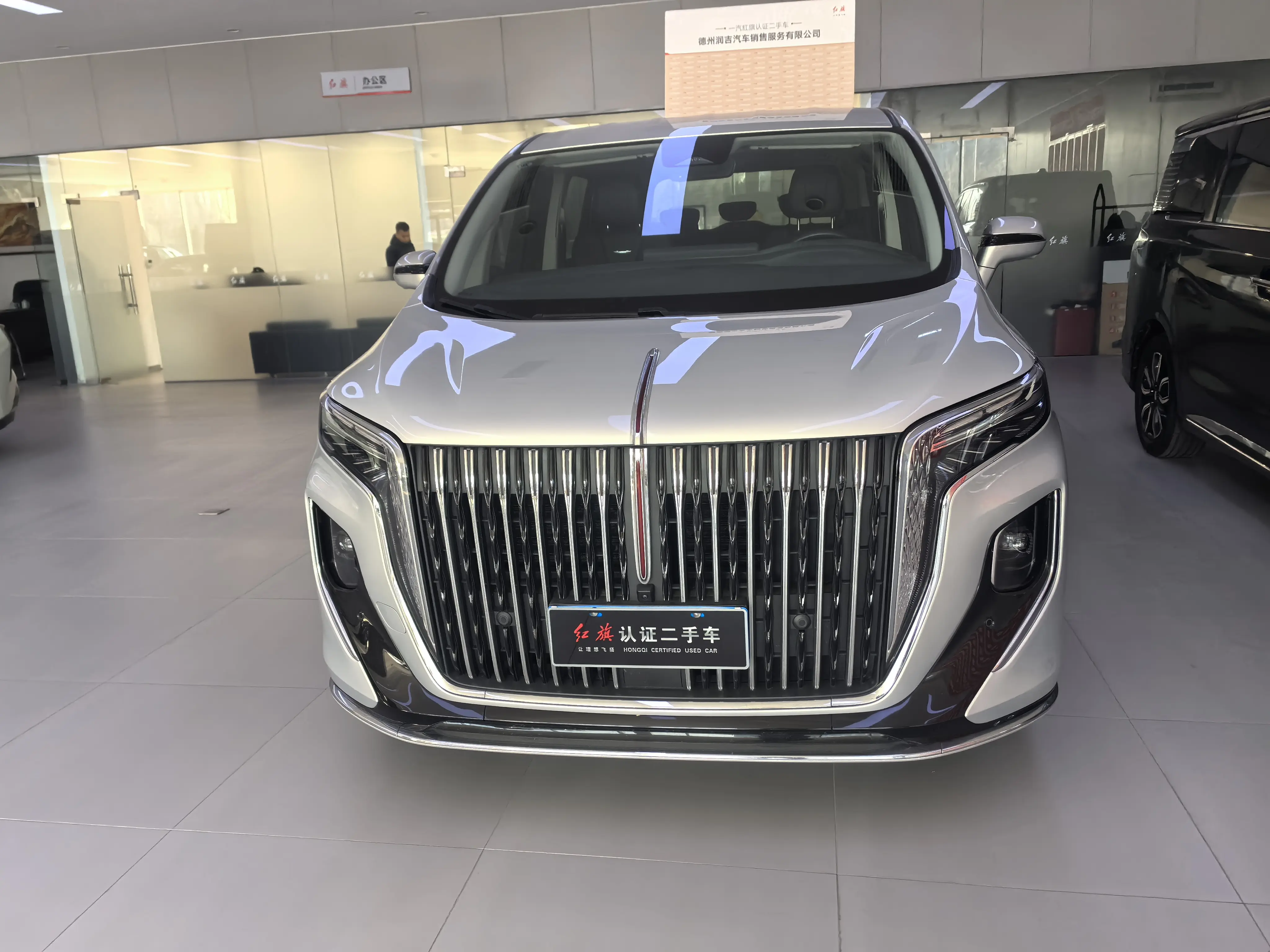 Hongqi HQ9  из Китая