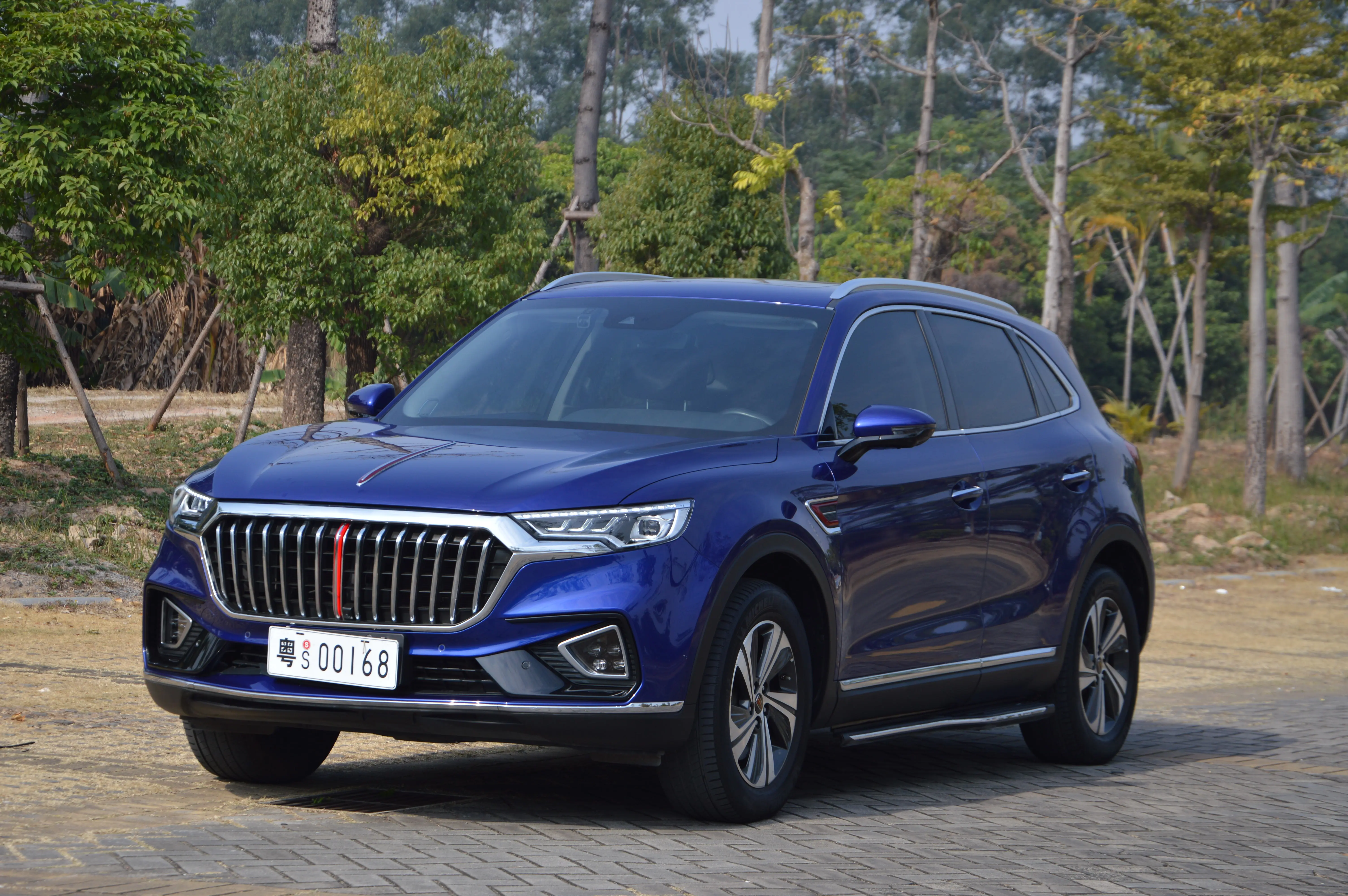 Hongqi HS5  из Китая