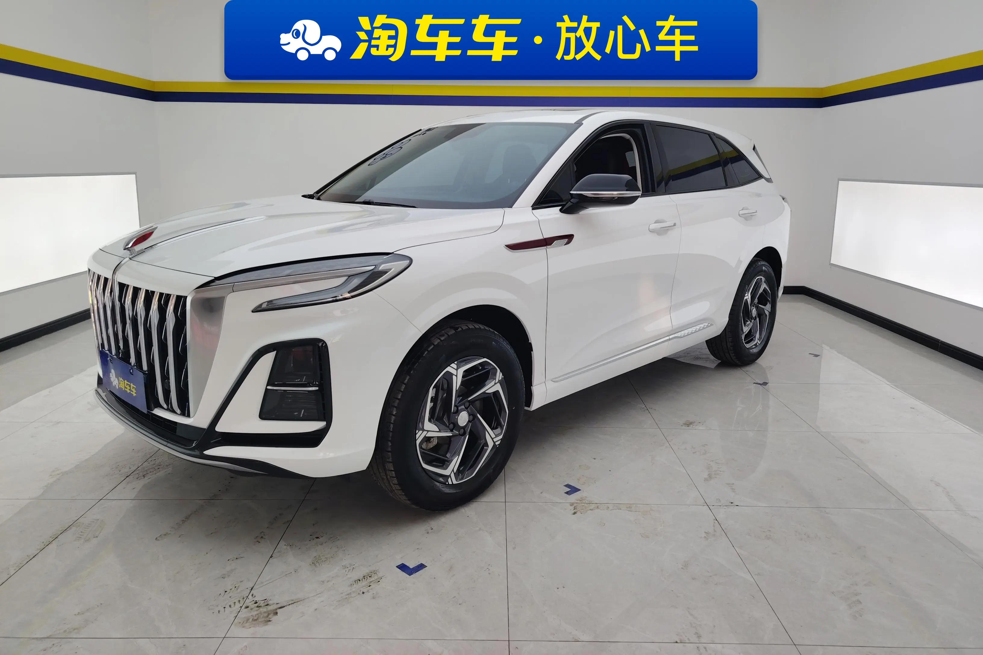 Hongqi HS3  из Китая