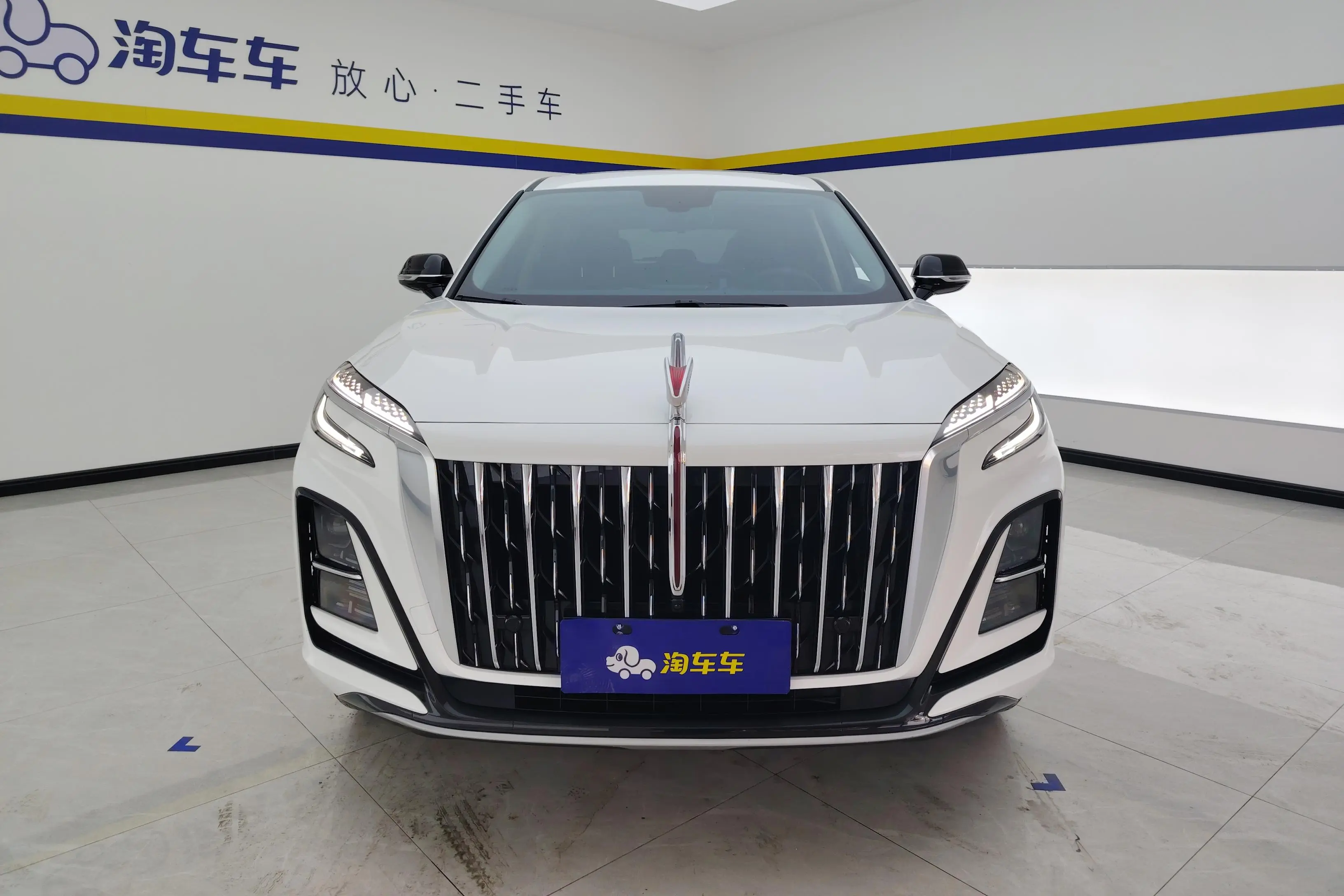 Hongqi HS3  из Китая