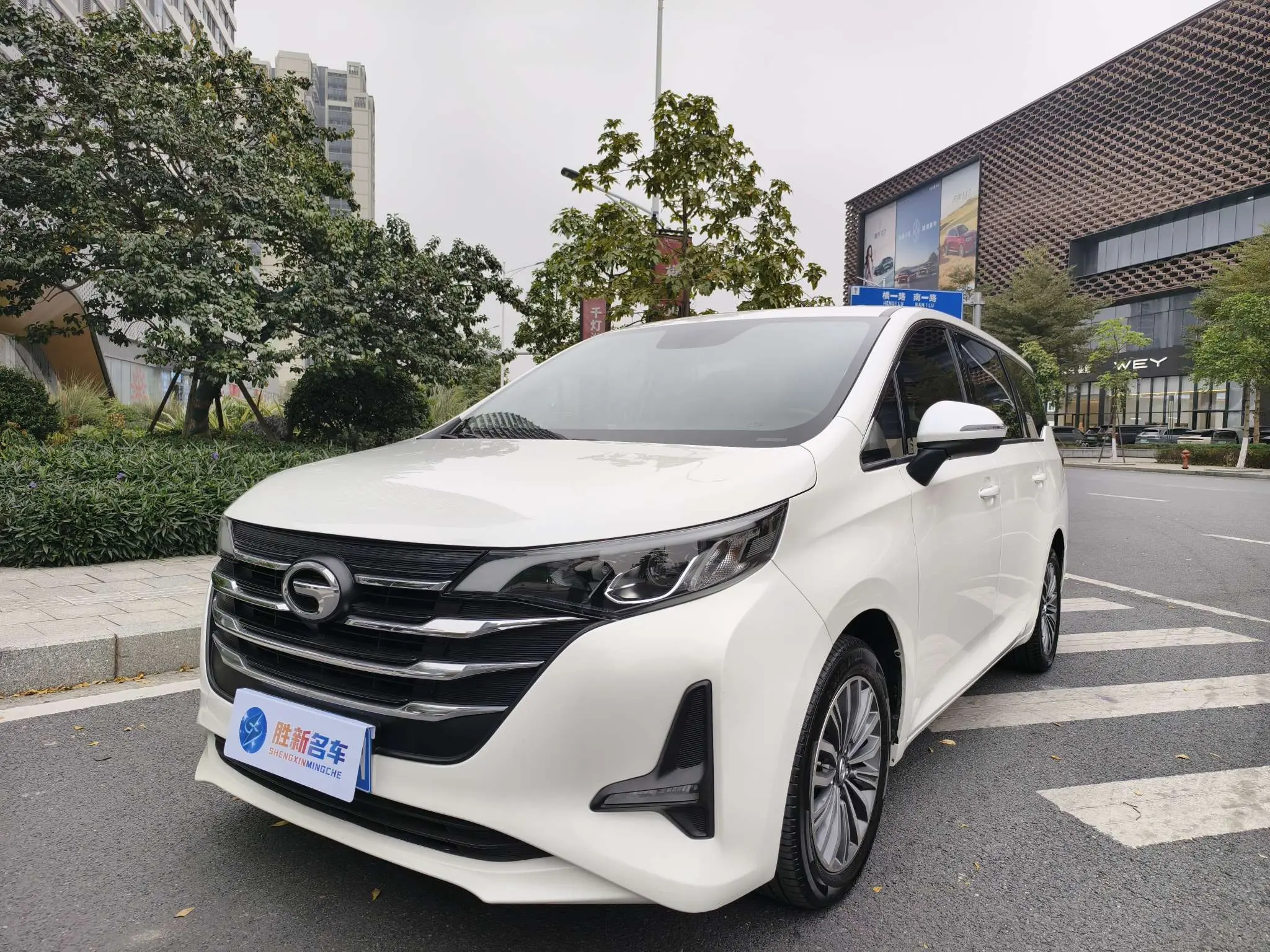 GAC Trumpchi M6  из Китая