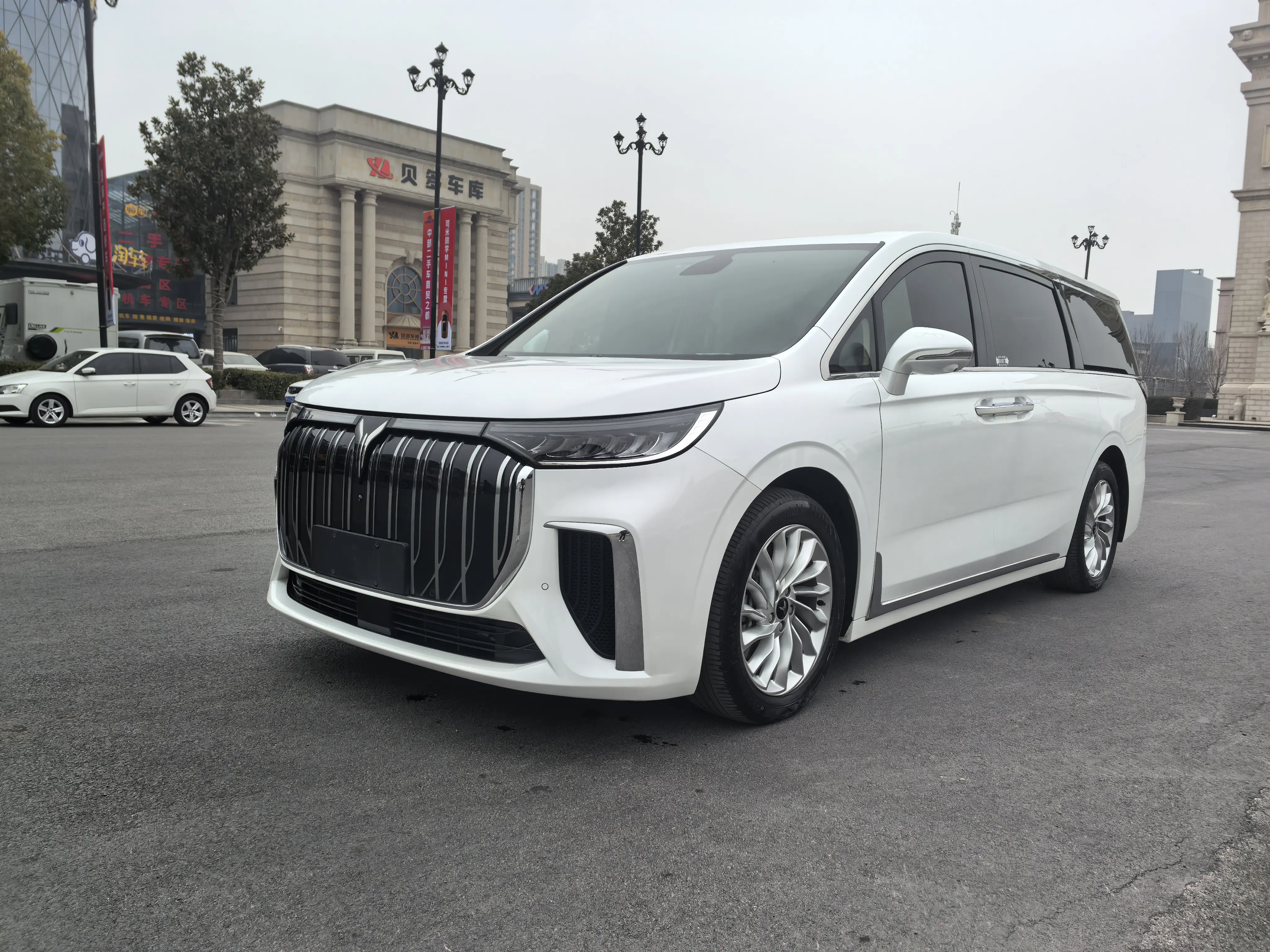 Voyah Lantu Dreamer EV  из Китая