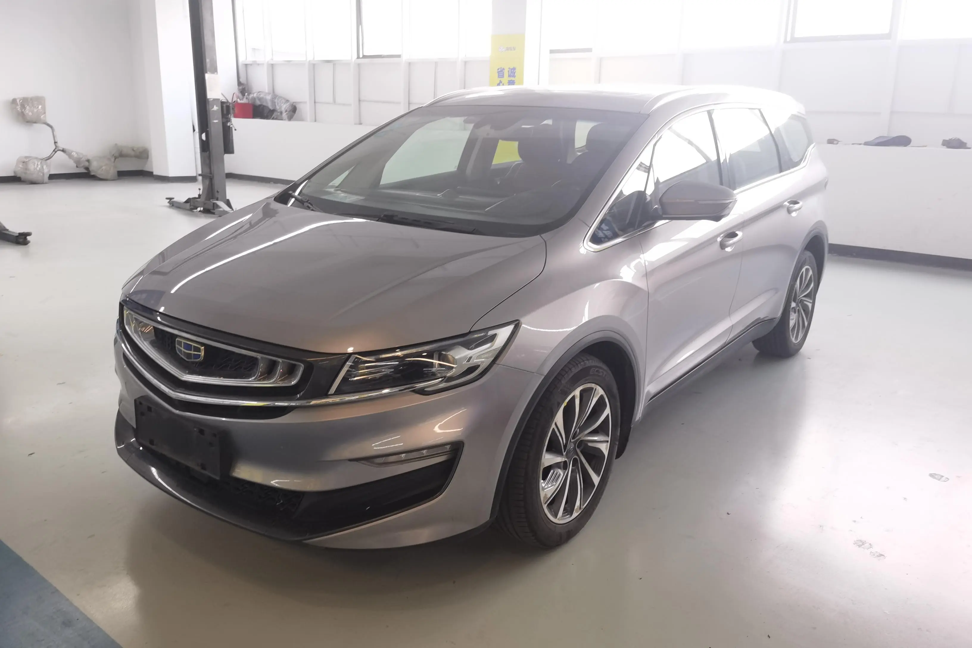 Geely Jiaji  из Китая