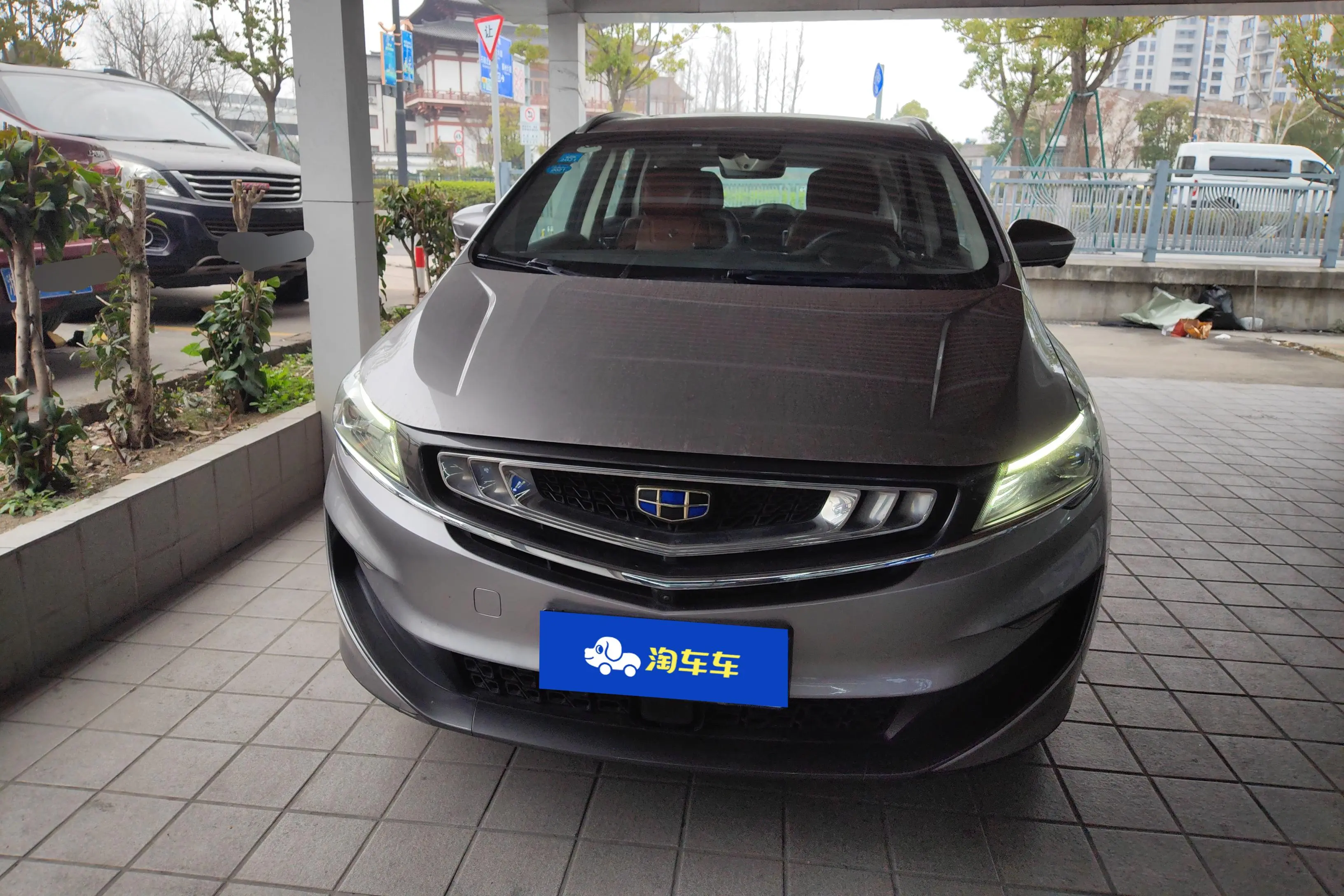 Geely Jiaji  из Китая