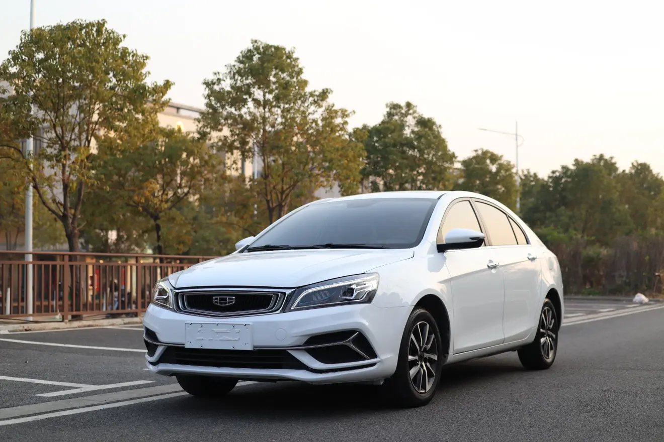 Geely Emgrand  из Китая