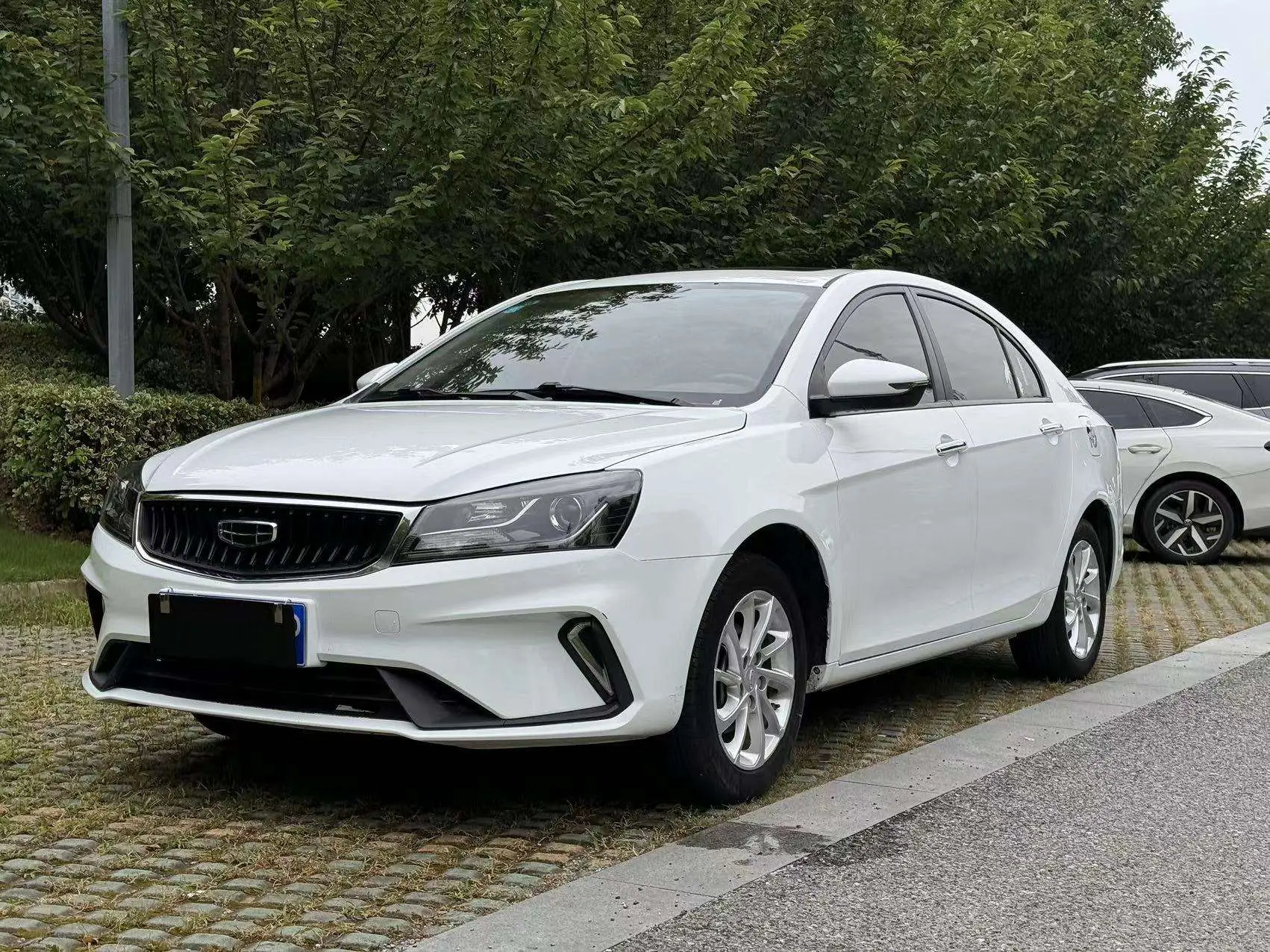 Geely Emgrand  из Китая