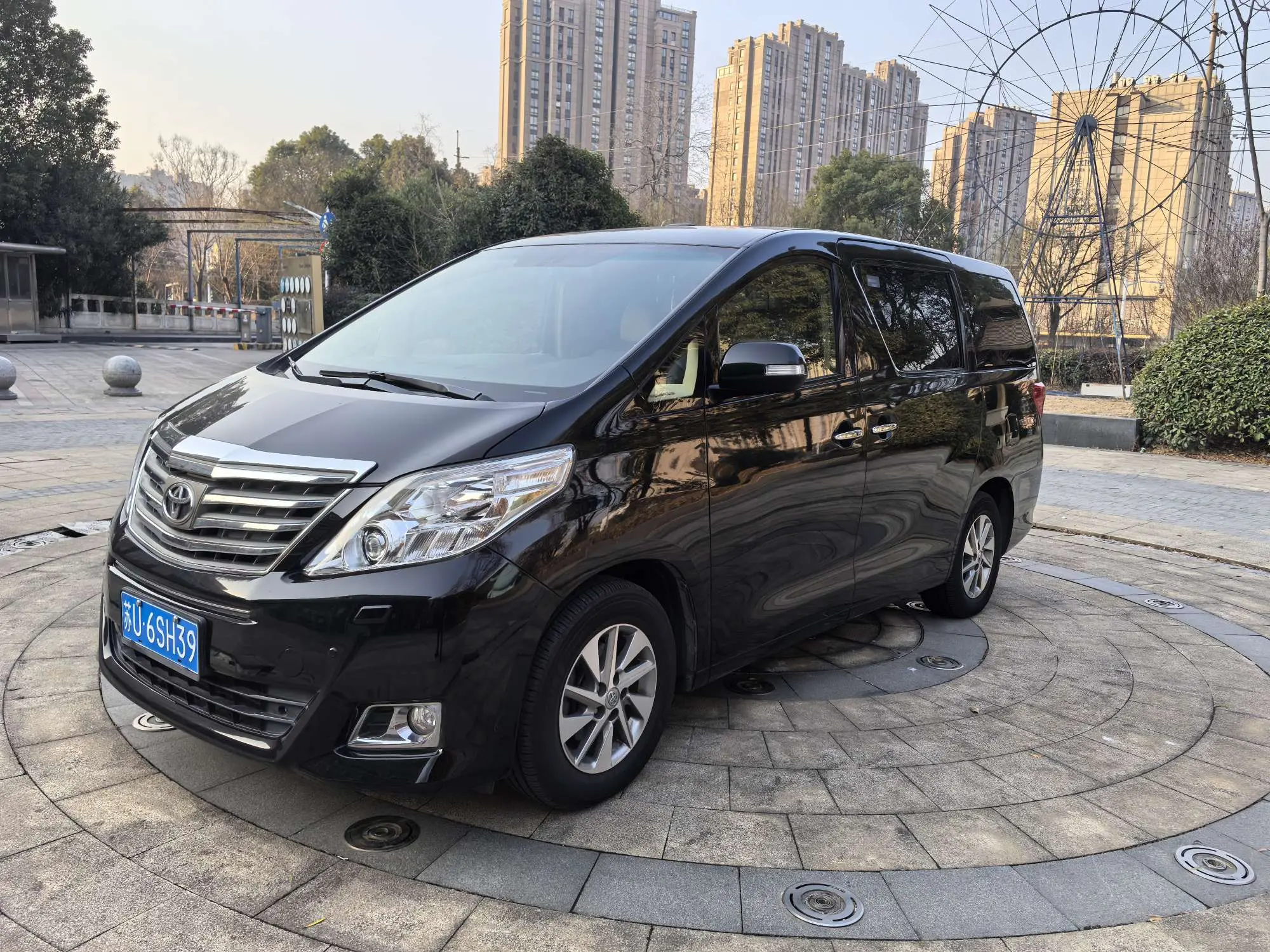 Toyota Alphard (Elfa)  из Китая