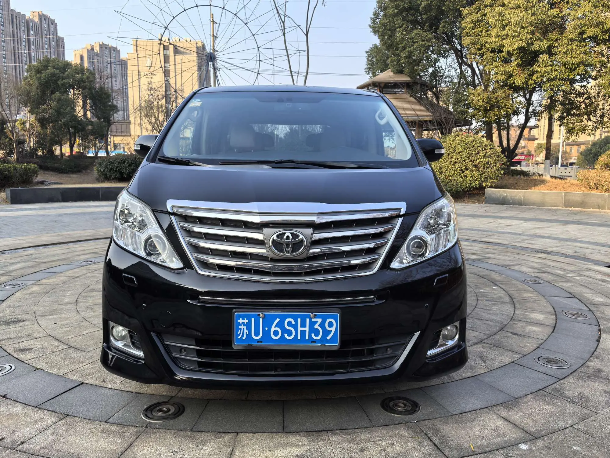 Toyota Alphard (Elfa)  из Китая