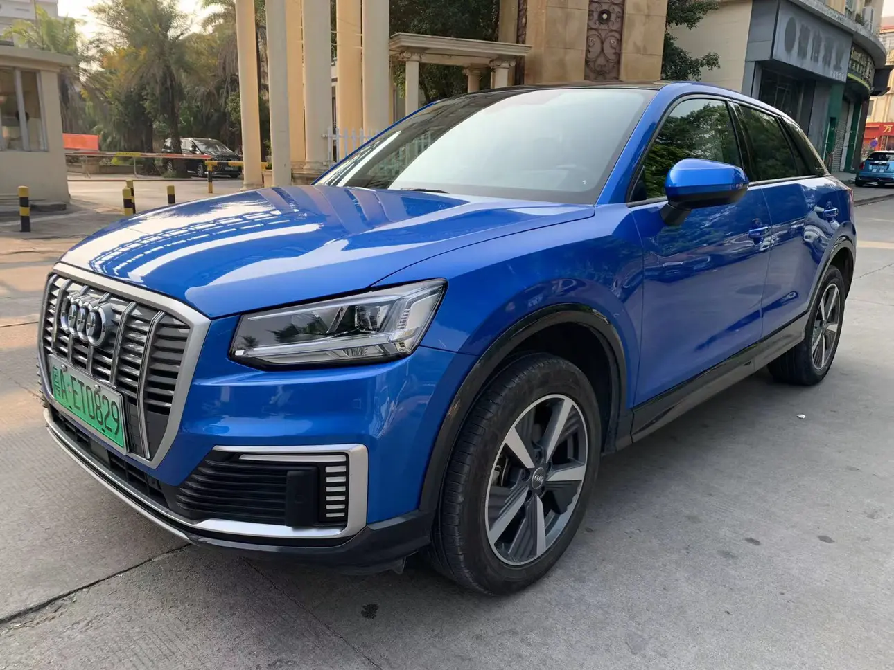 Audi Q2L e-tron  из Китая