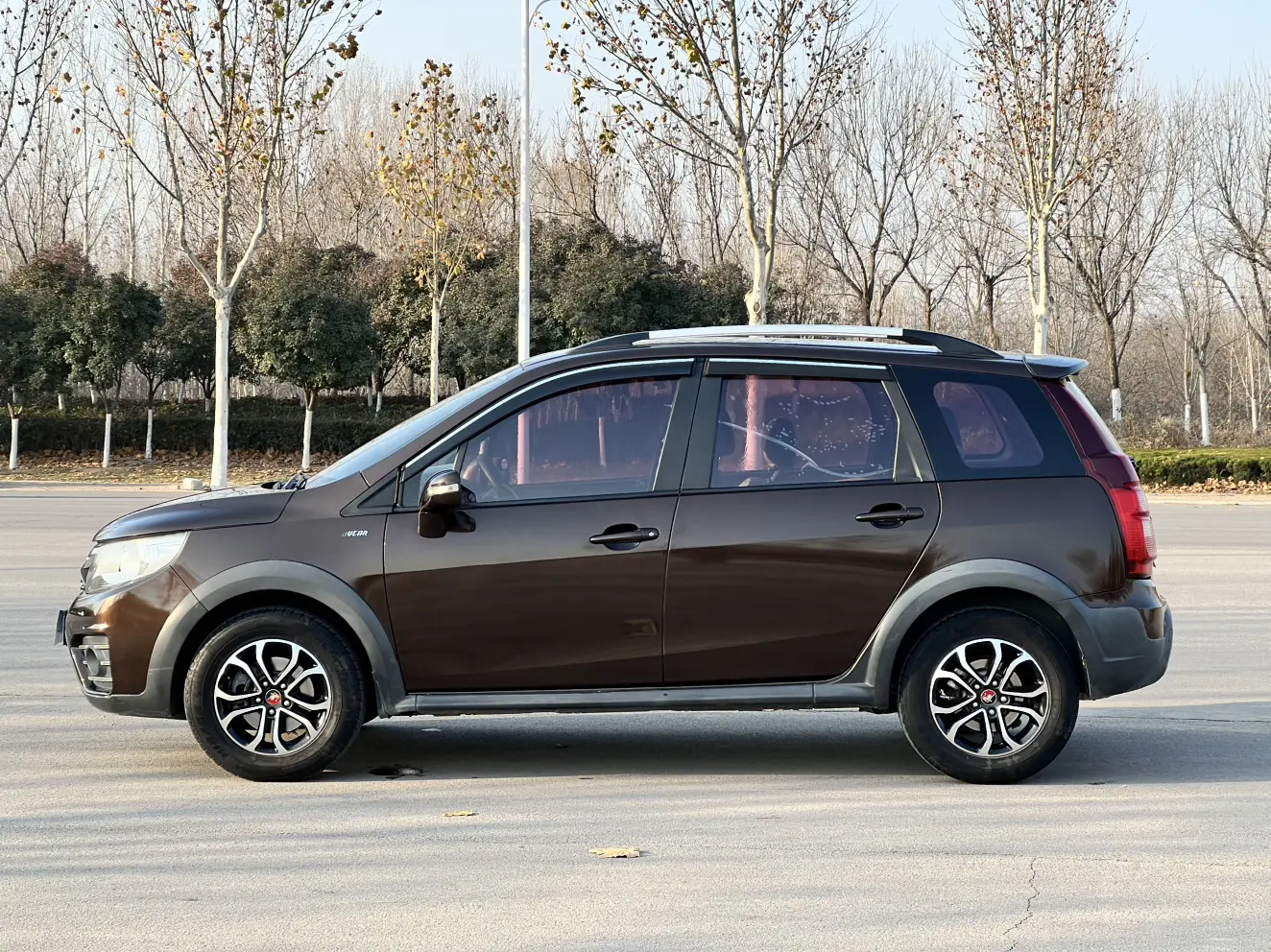 Forthing Jingyi XV  из Китая