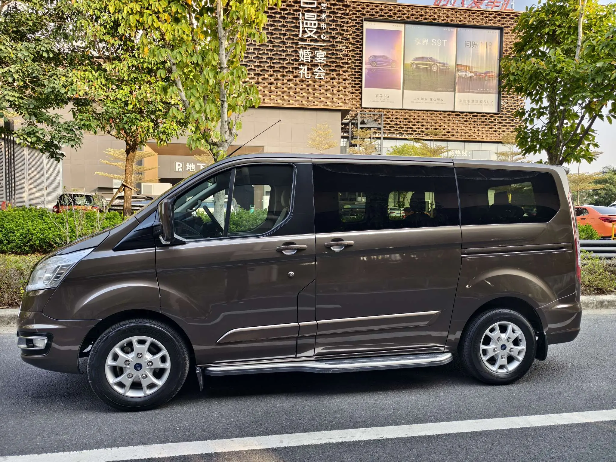 Ford Toureo  из Китая