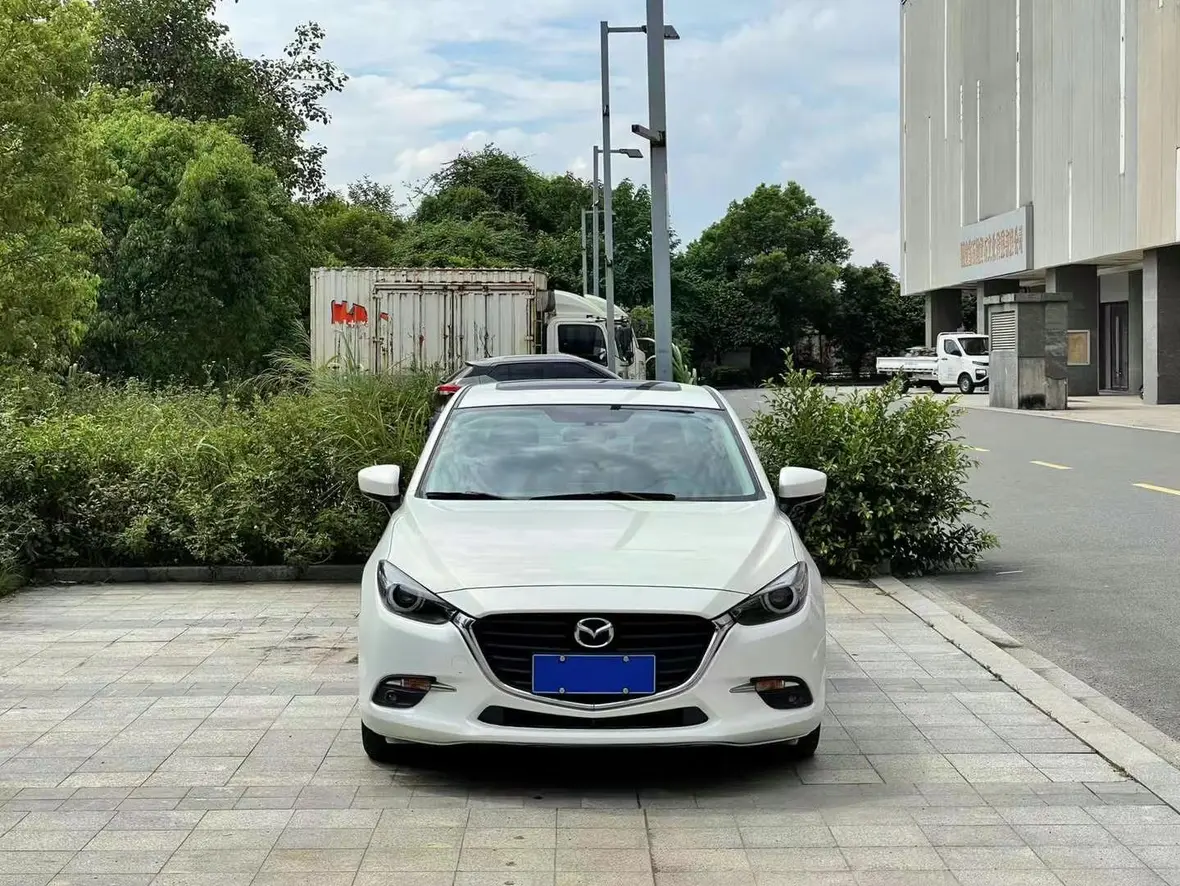 Mazda Axela (Mazda3)  из Китая