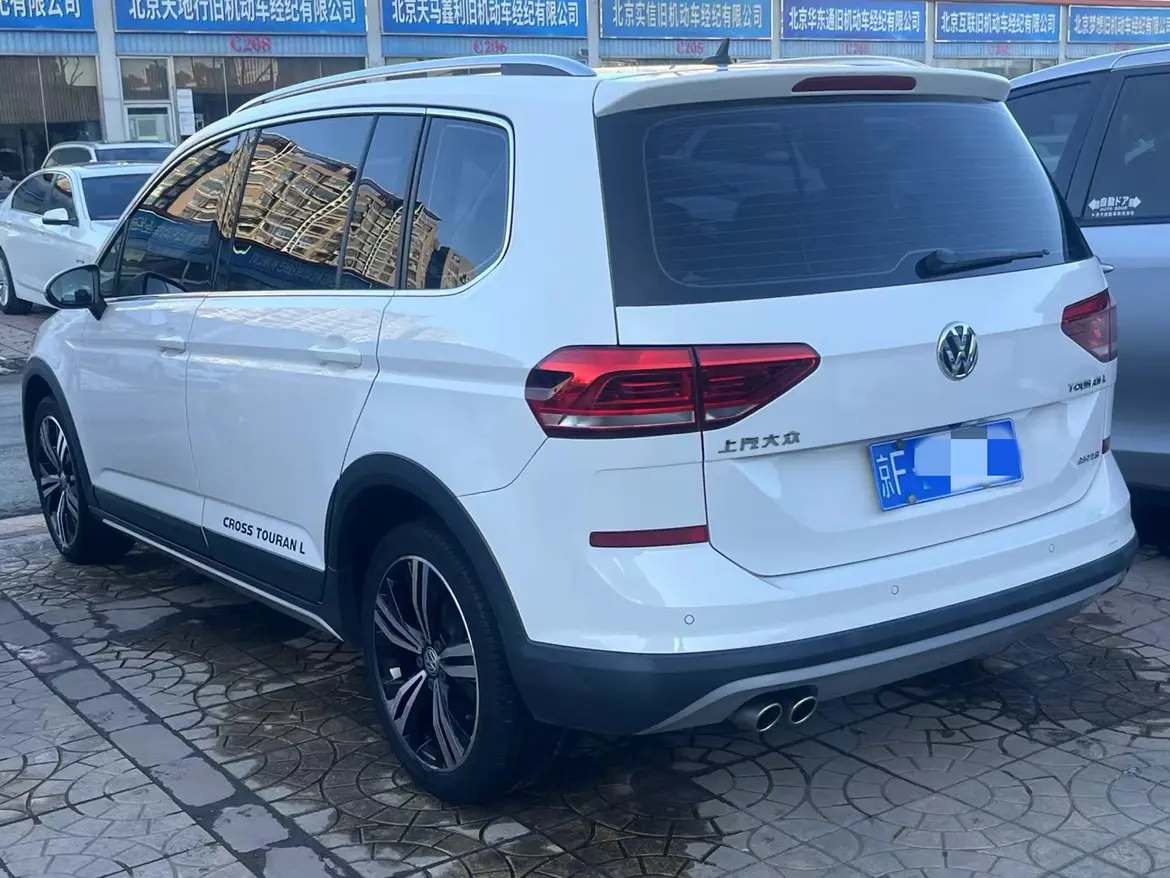 Volkswagen Touran L  из Китая
