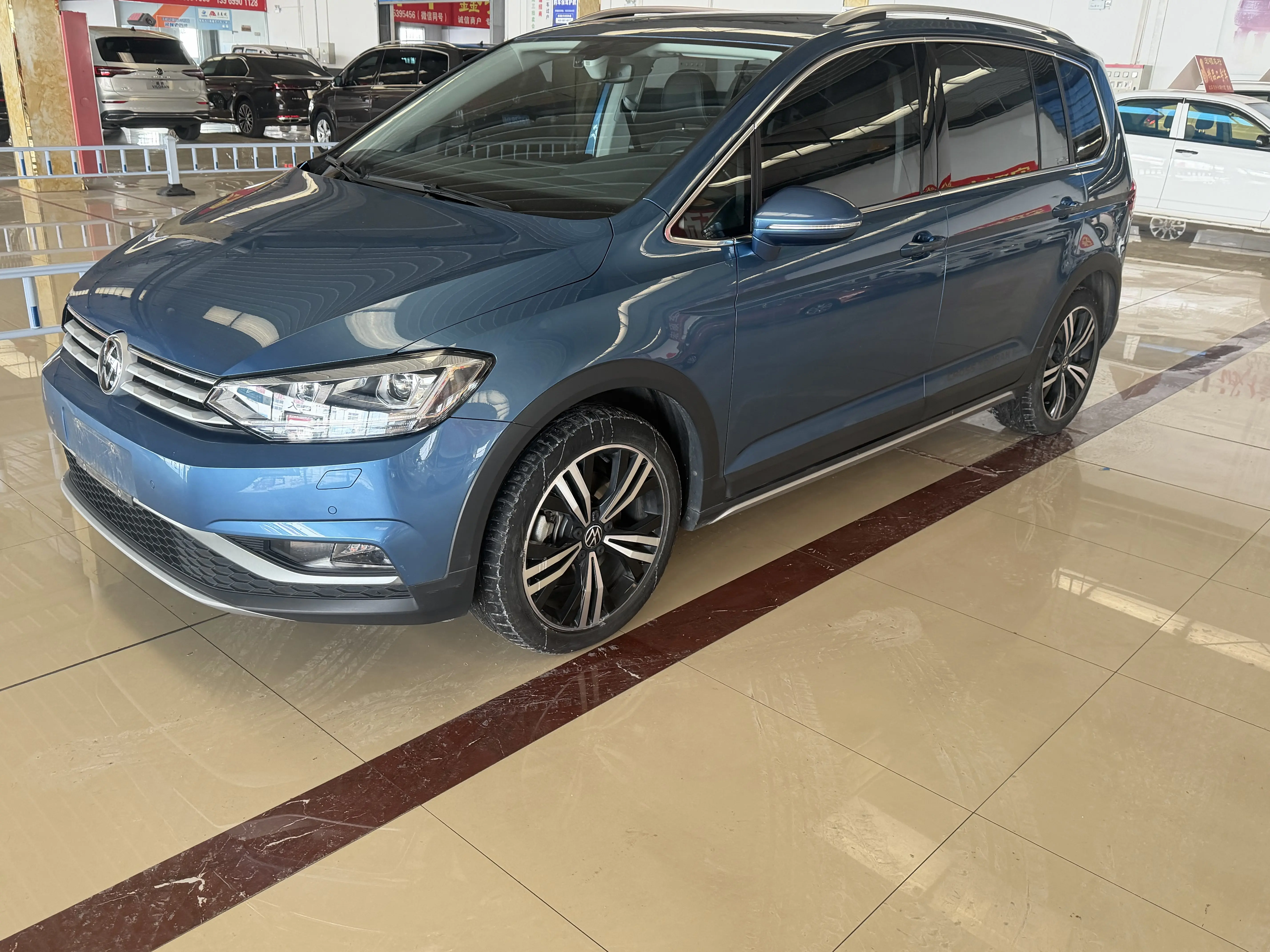 Volkswagen Touran L  из Китая