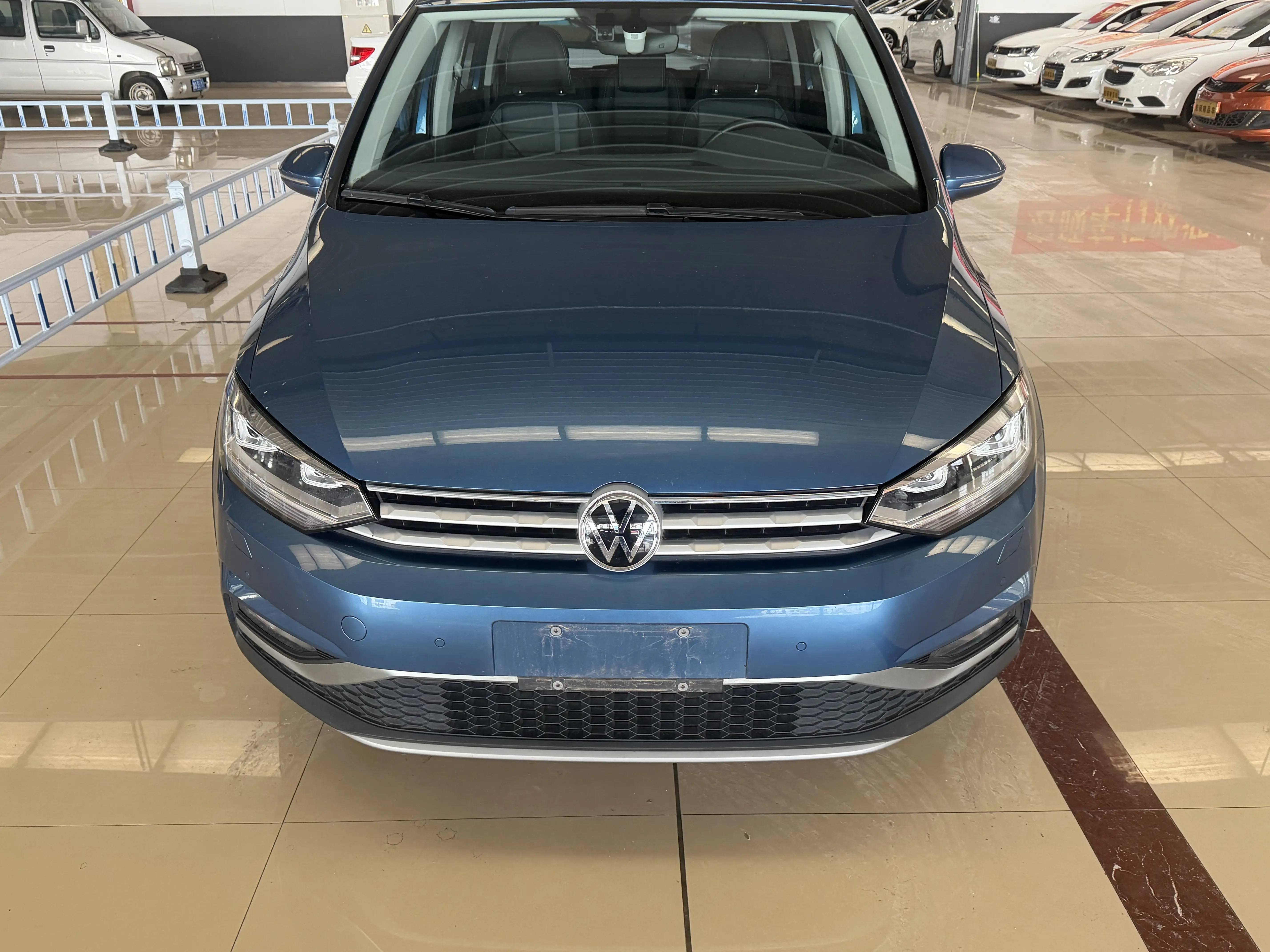 Volkswagen Touran L  из Китая