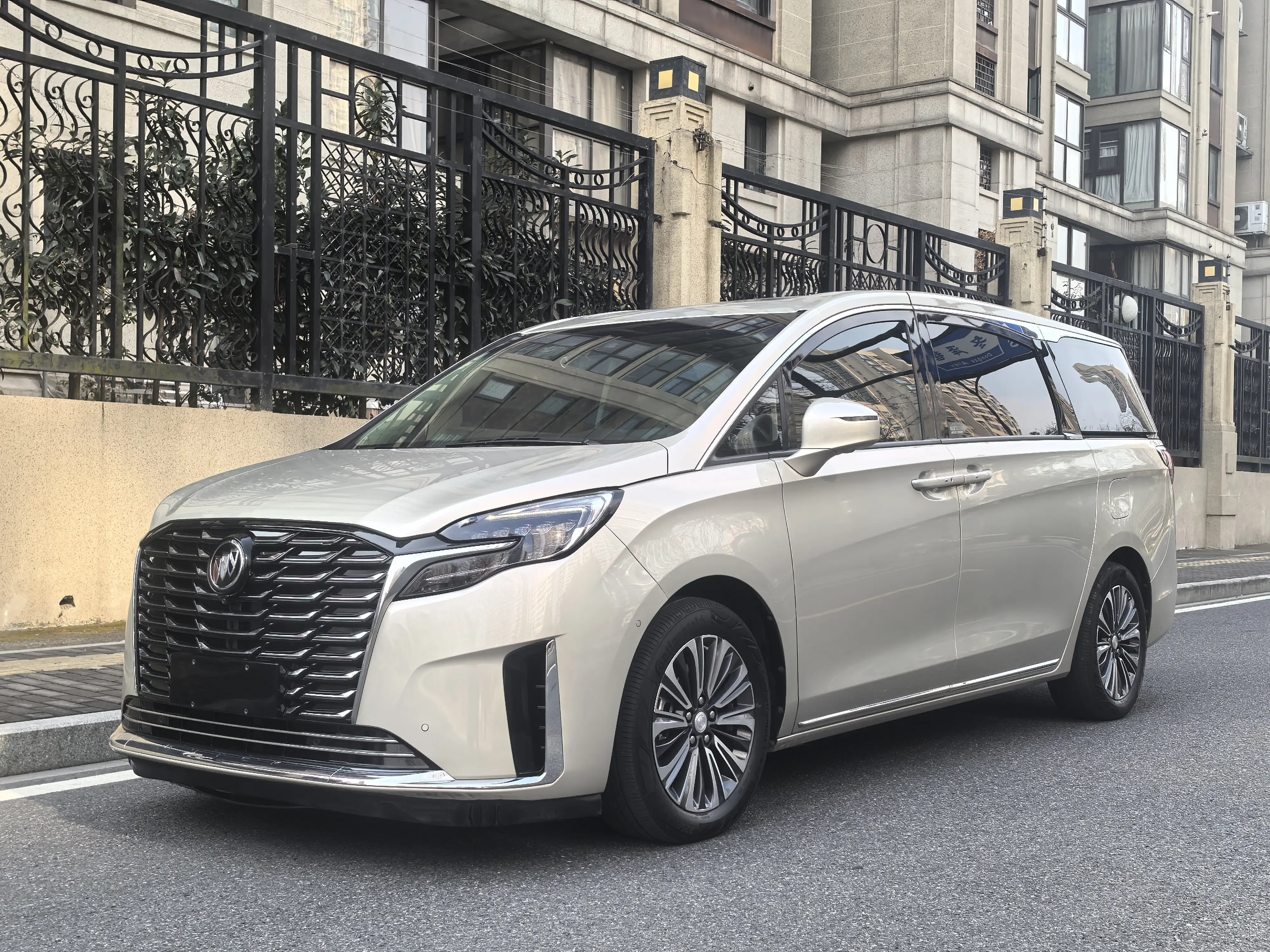 Buick GL8  из Китая