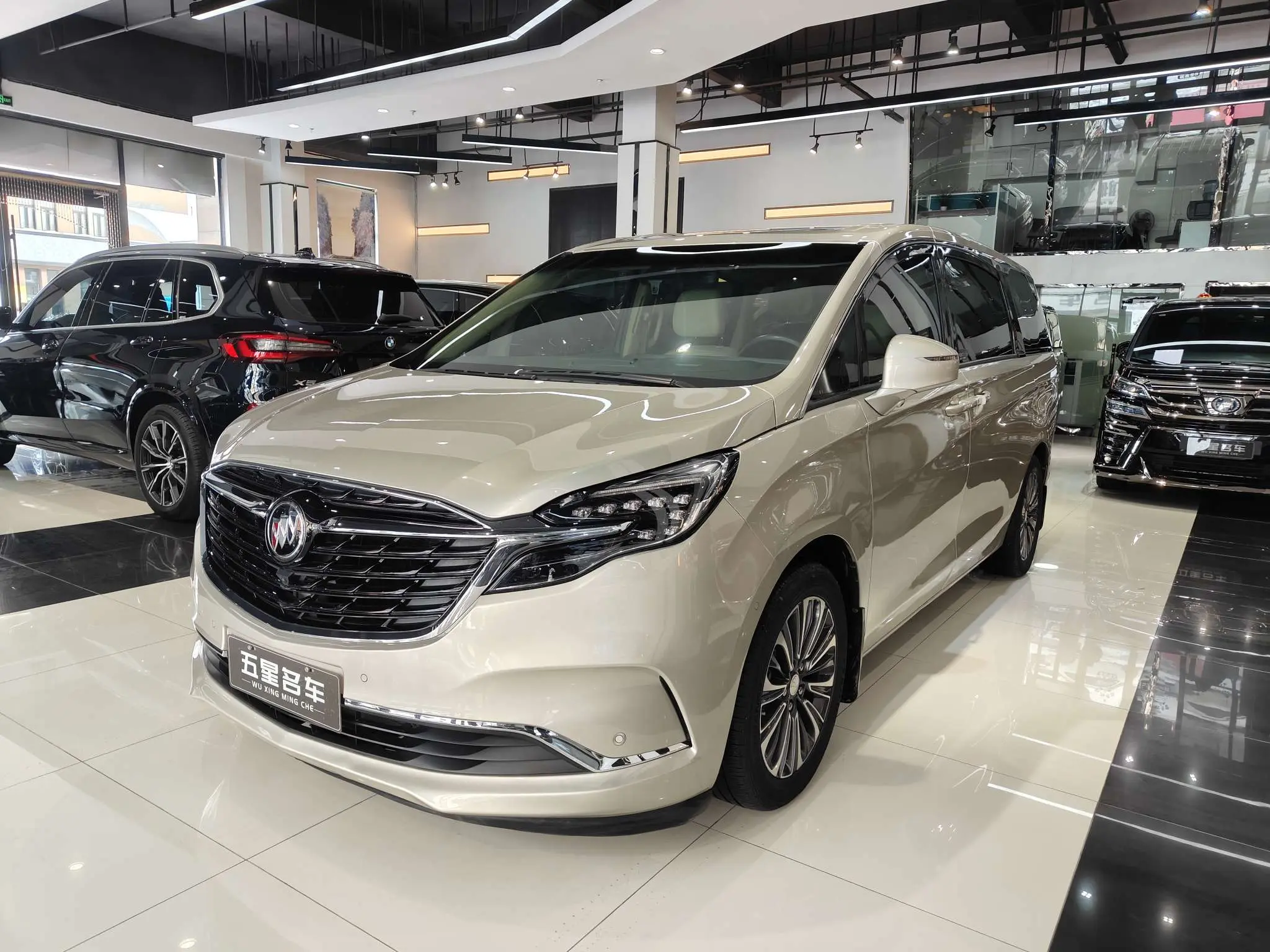 Buick GL8  из Китая