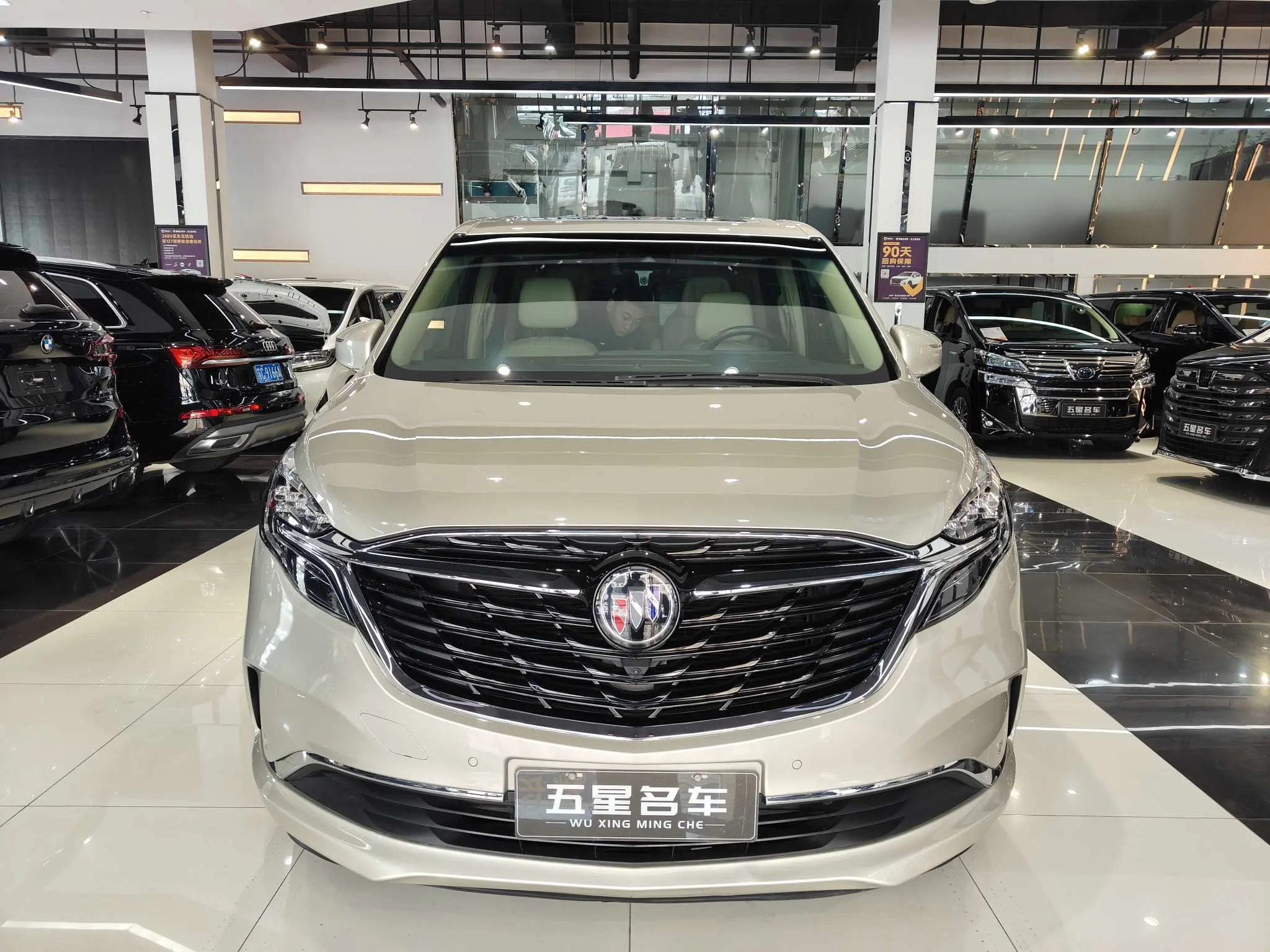 Buick GL8  из Китая