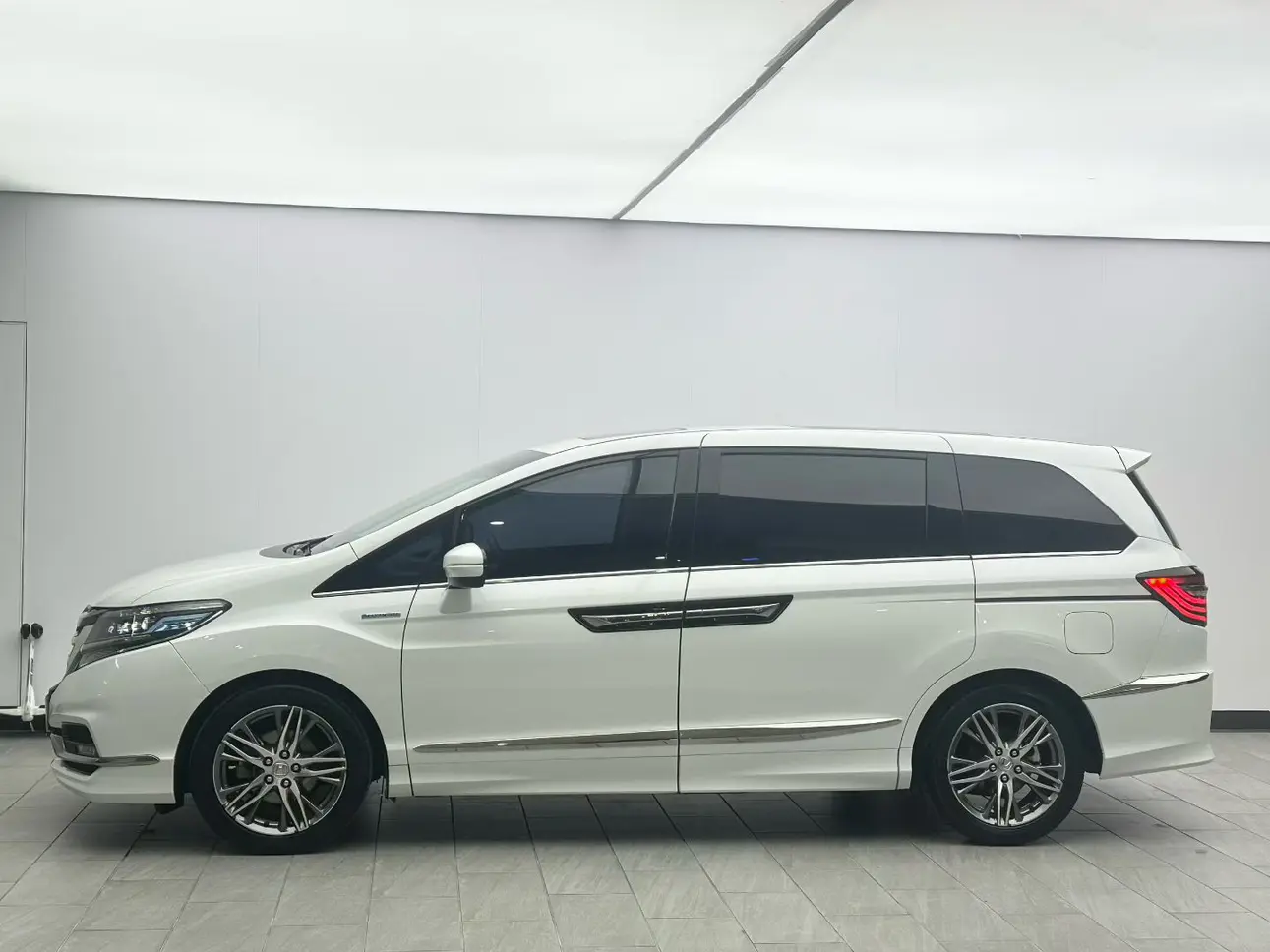 Honda Elysion (Alison)  из Китая