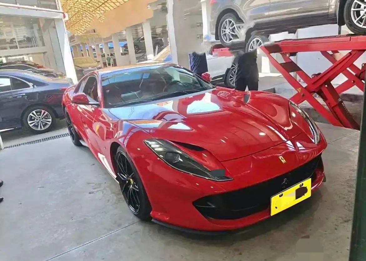 Ferrari 812  из Китая