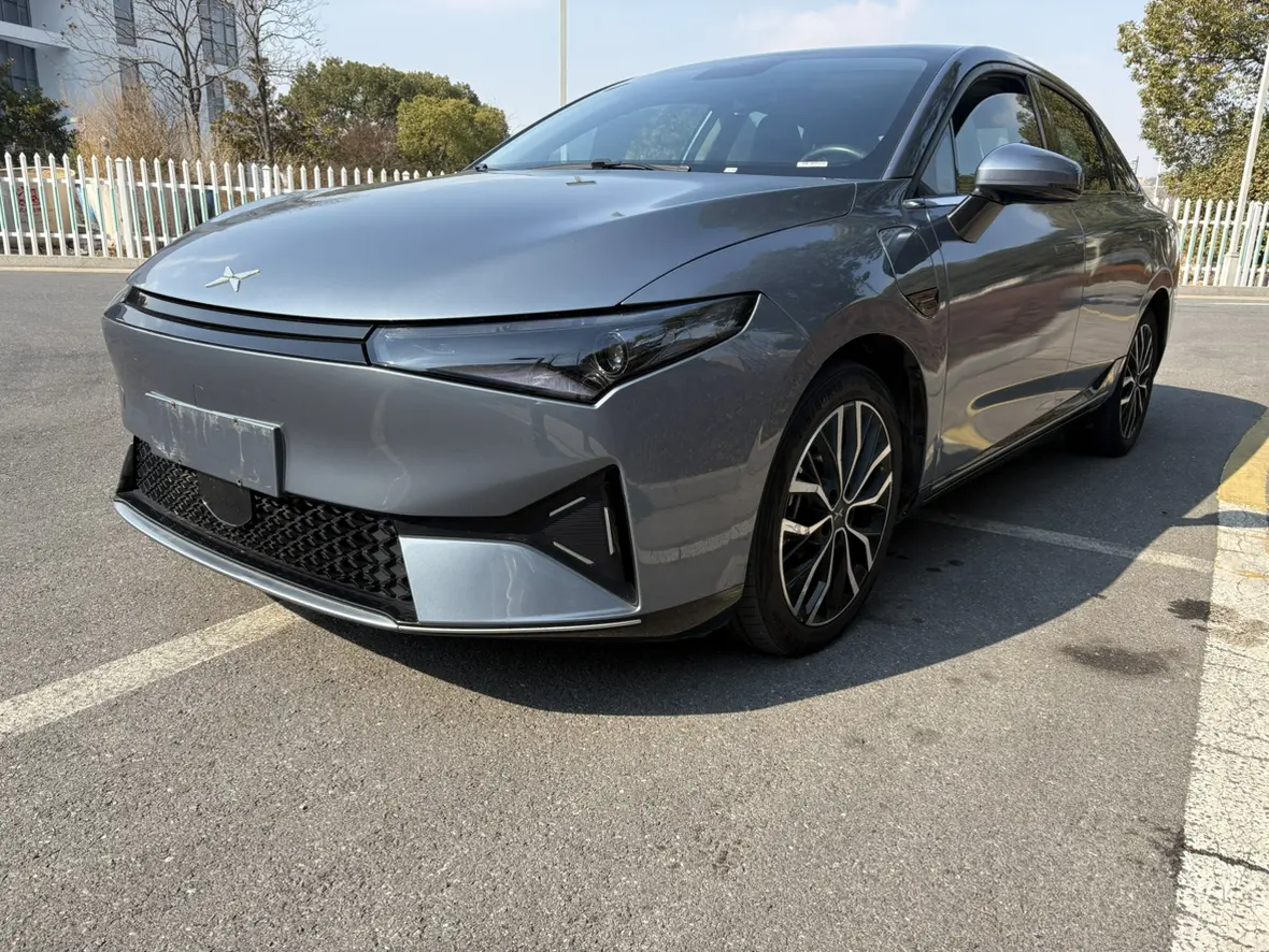 Xpeng P5  из Китая