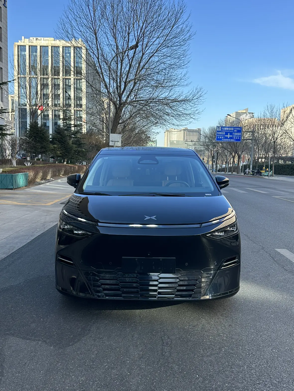 Xpeng X9  из Китая