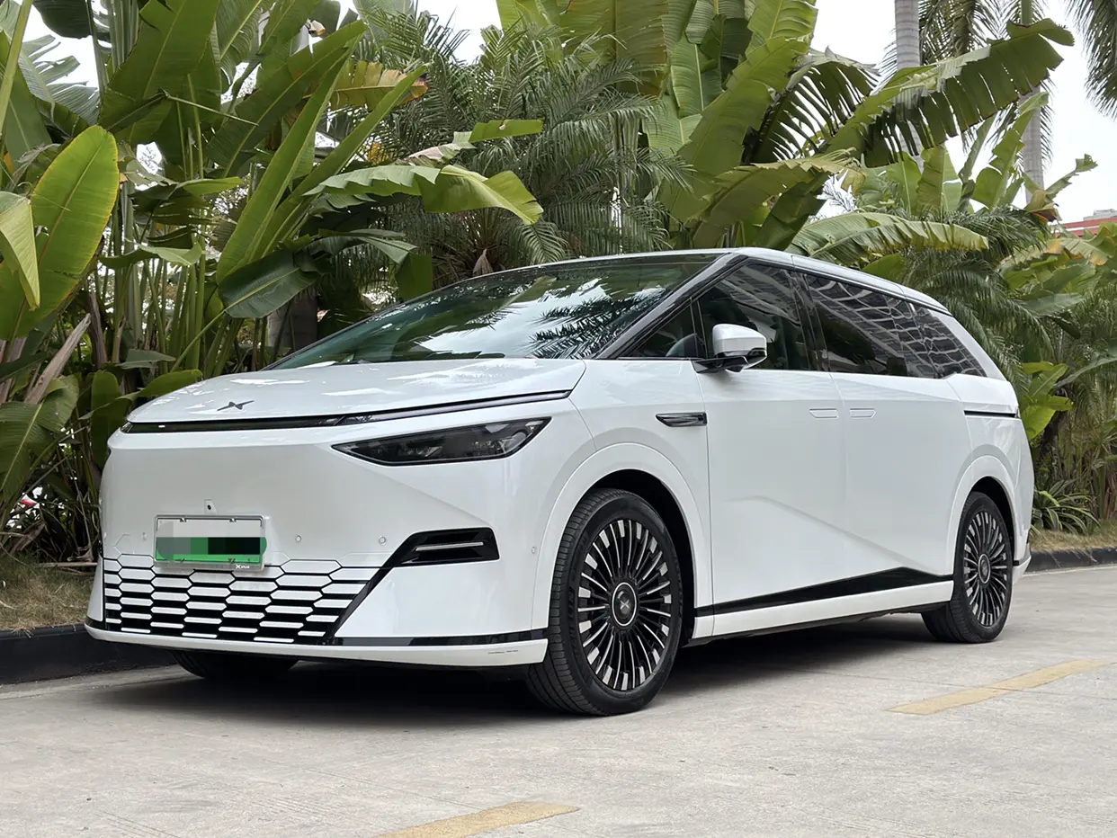 Xpeng X9  из Китая