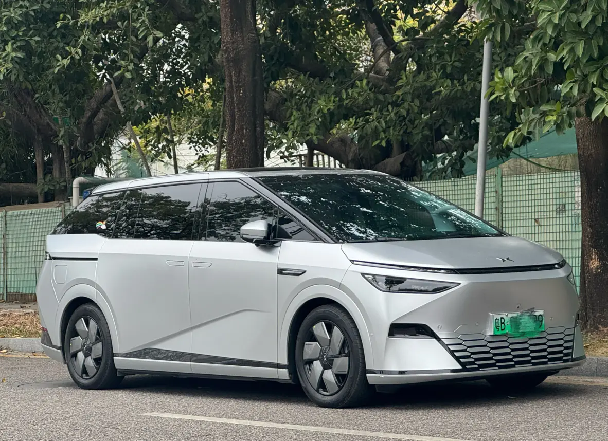 Xpeng X9  из Китая