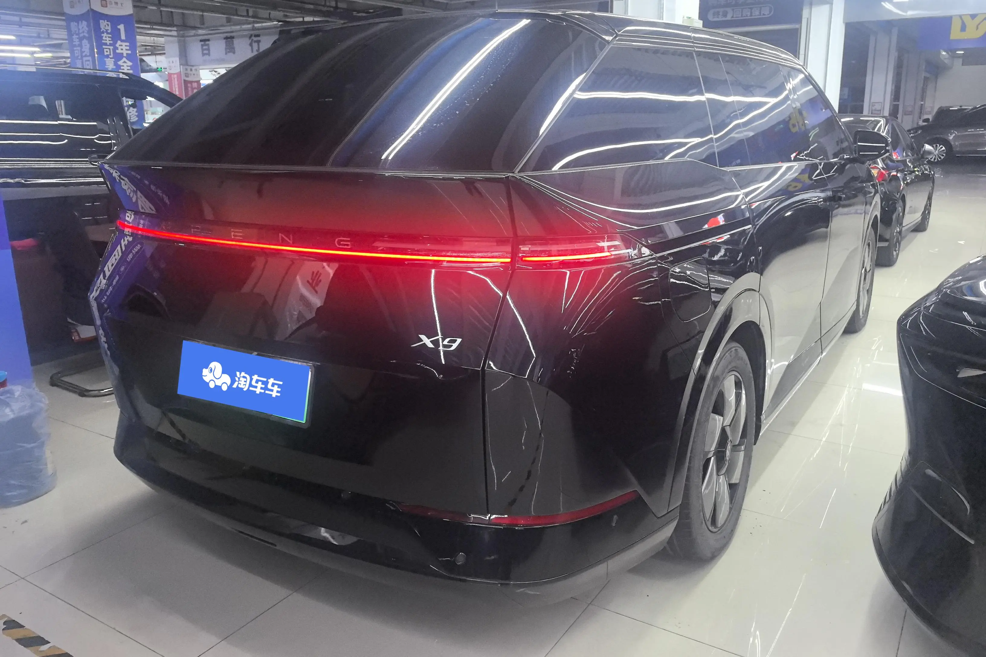 Xpeng X9  из Китая