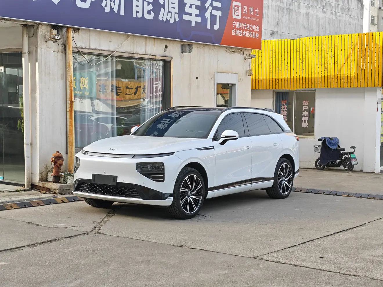 Xpeng G9  из Китая