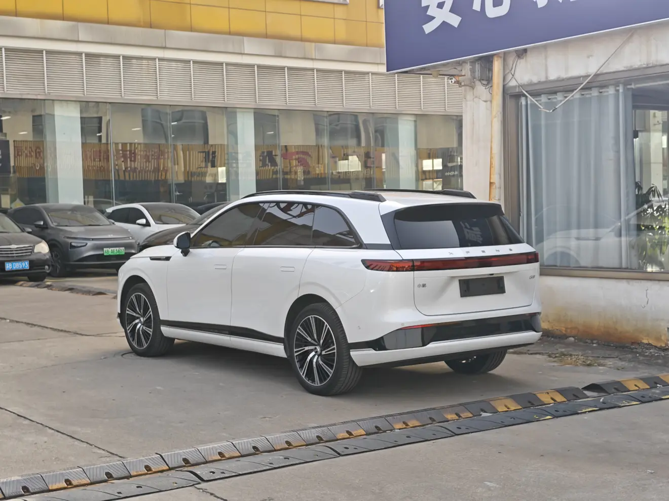 Xpeng G9  из Китая